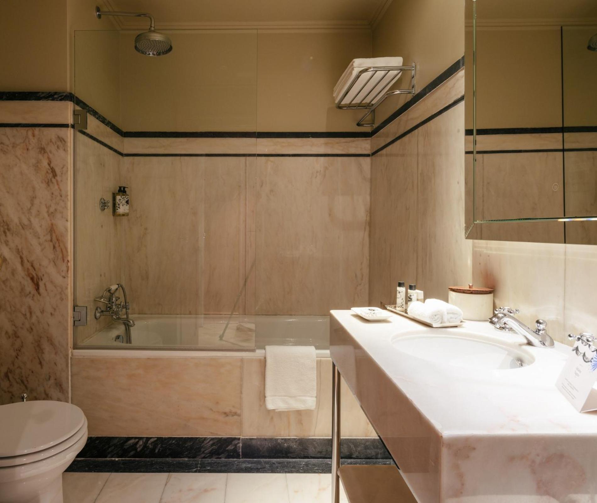 Superior Room - Photo 6
