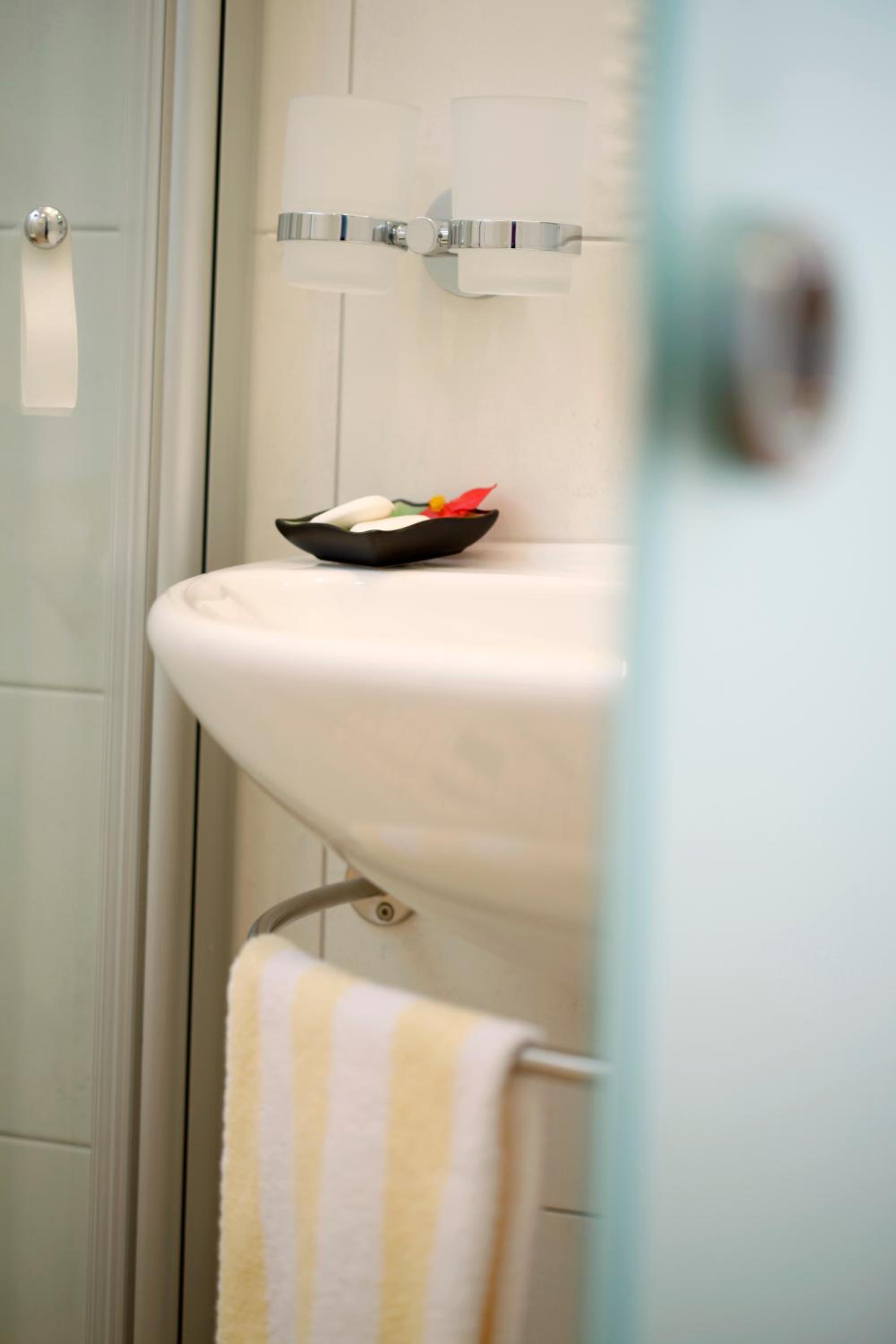 Double Room - Photo 5