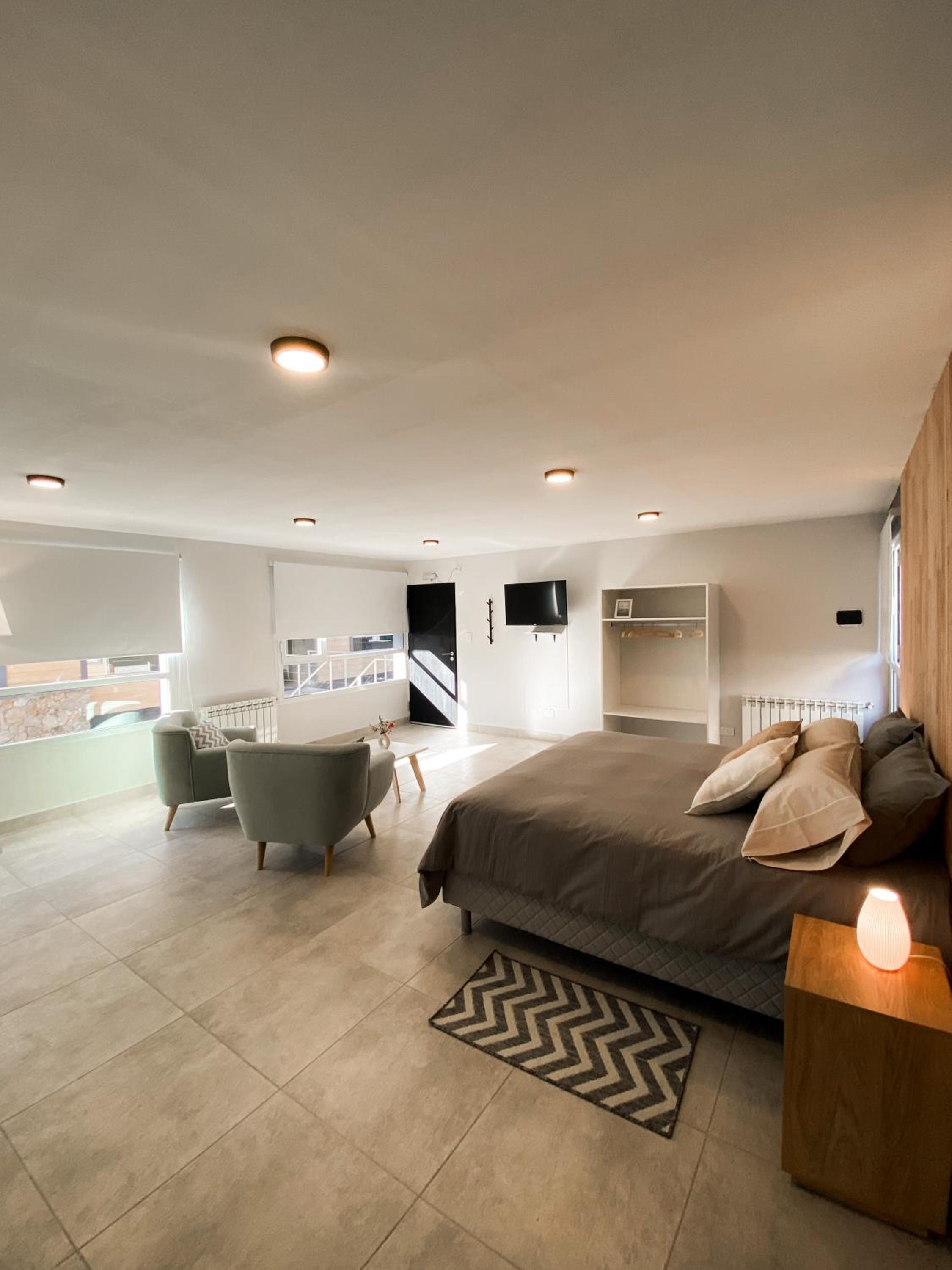 Deluxe King Room photo 1