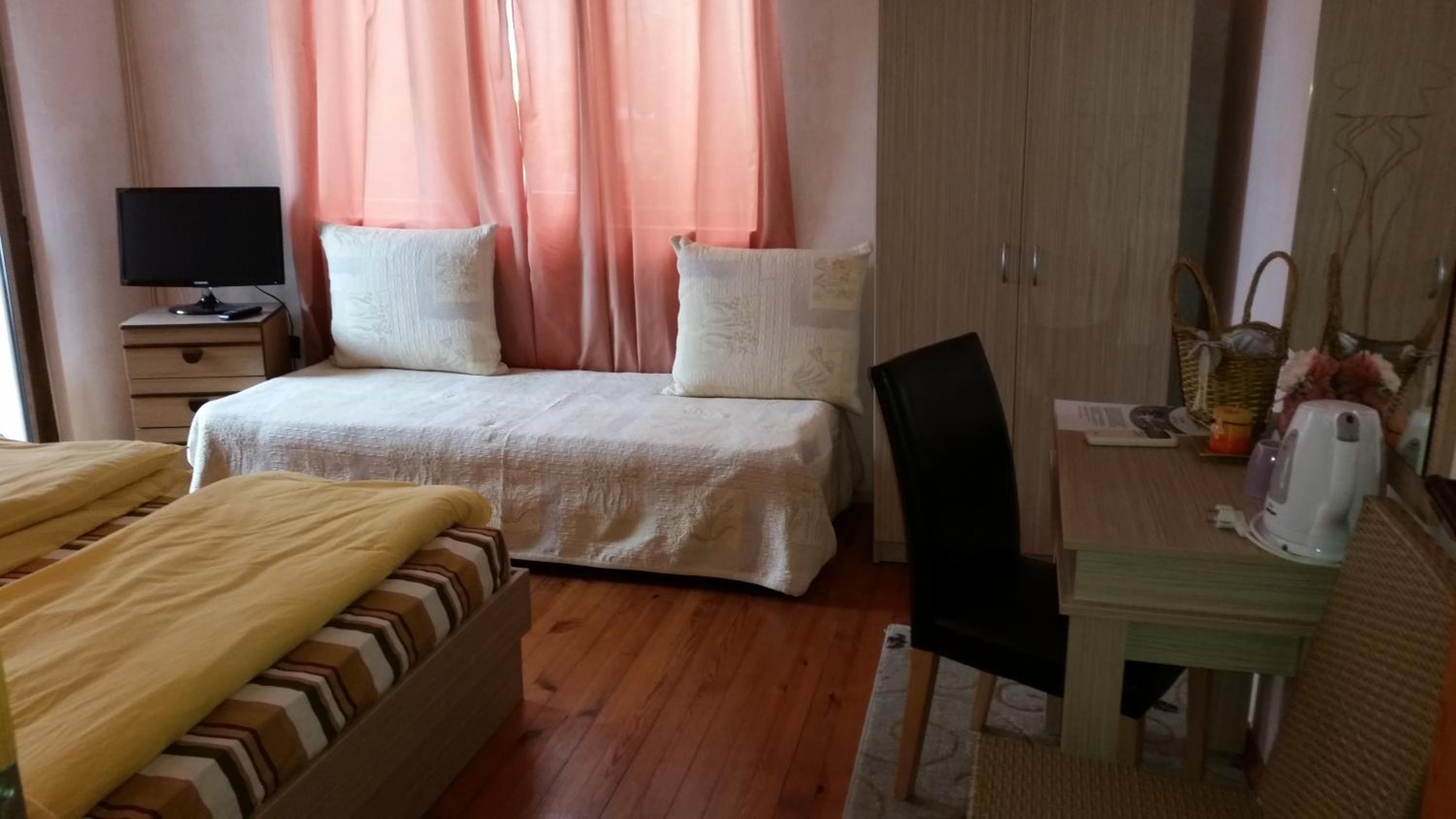 Double or Twin Room (2 Adults + 1 Child) photo 3