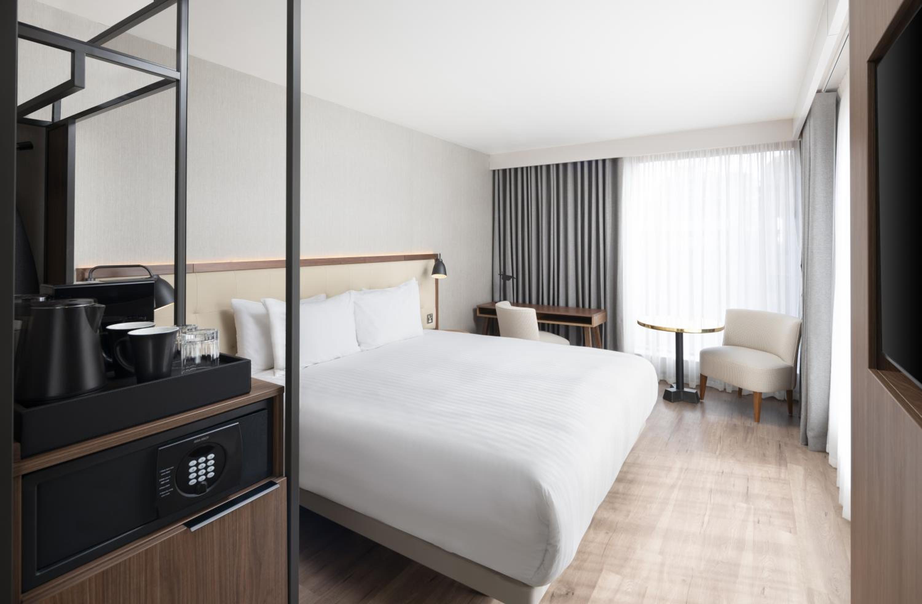 Deluxe King Room - Photo 2