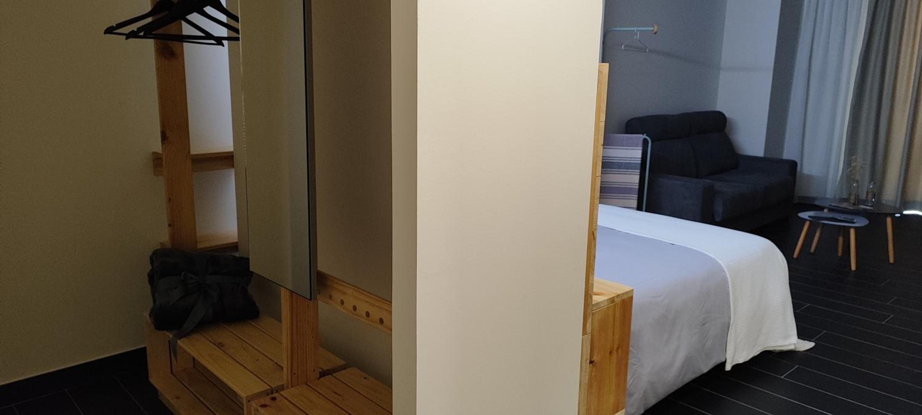 Studio Apartment - Photo 2