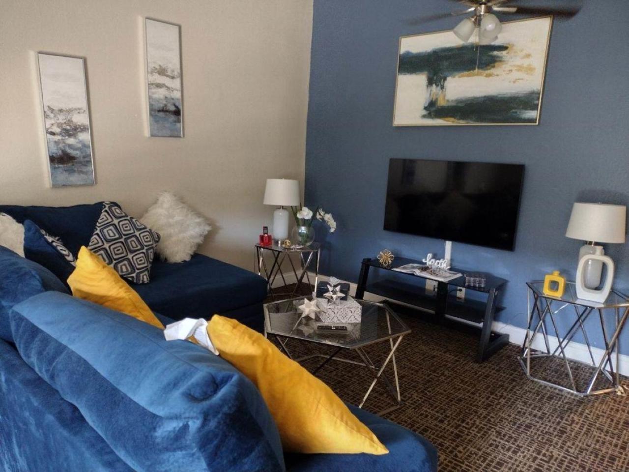 One-Bedroom Apartment photo 1