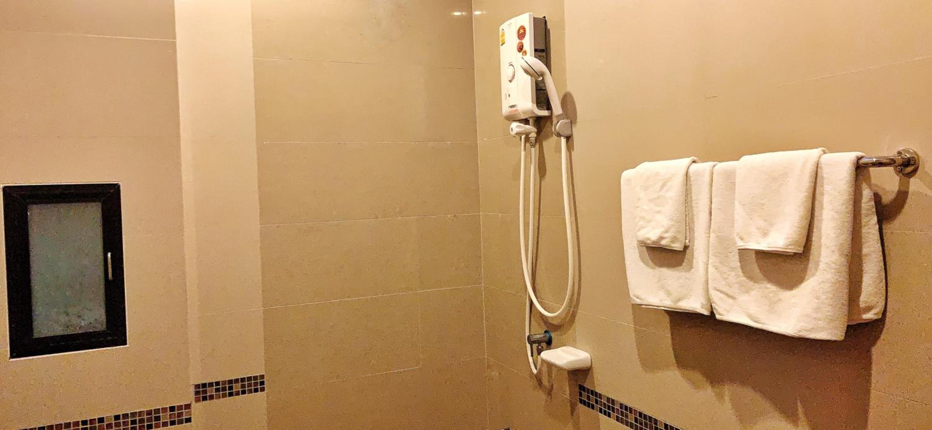Standard Twin Room - Photo 2