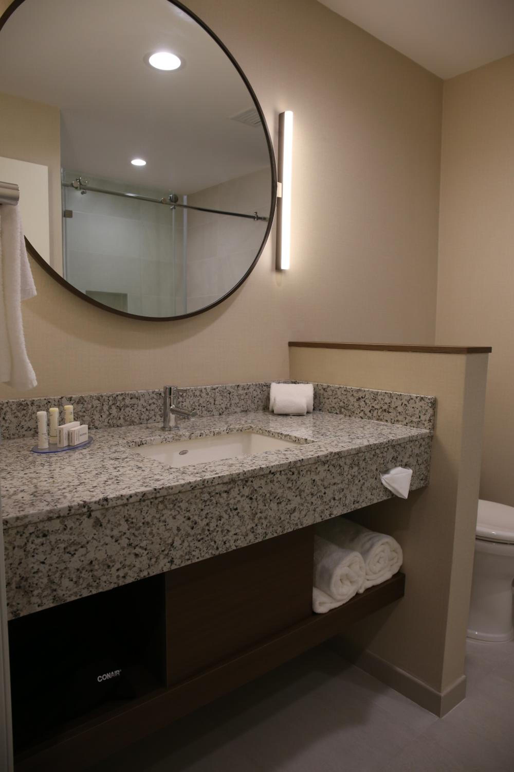 Suite, 2 Queen, Sofa bed, City view photo 3