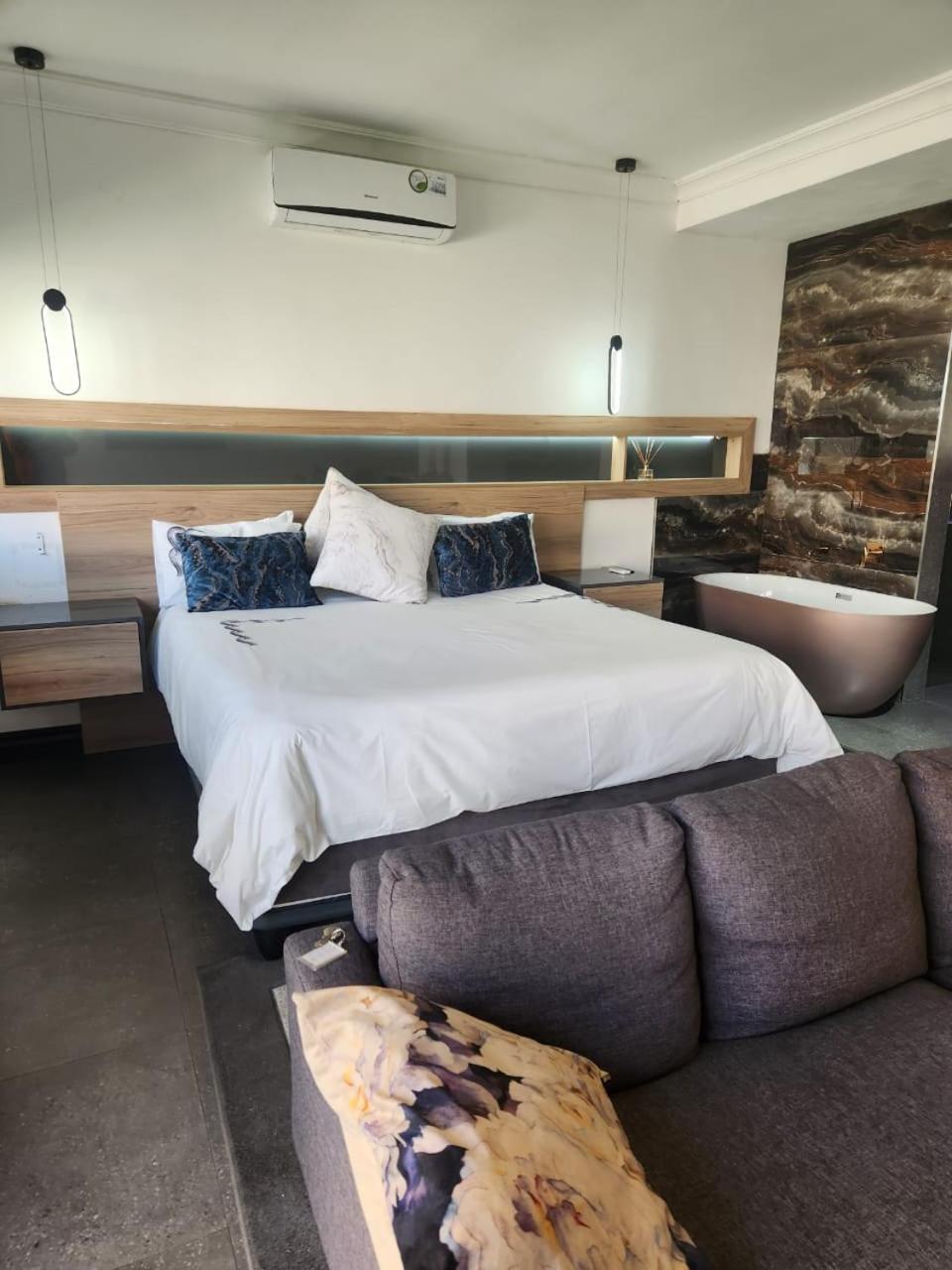 Luxury King Room