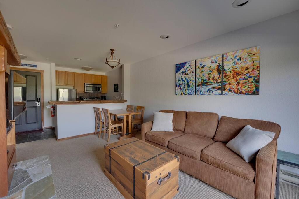One-Bedroom Apartment photo 3