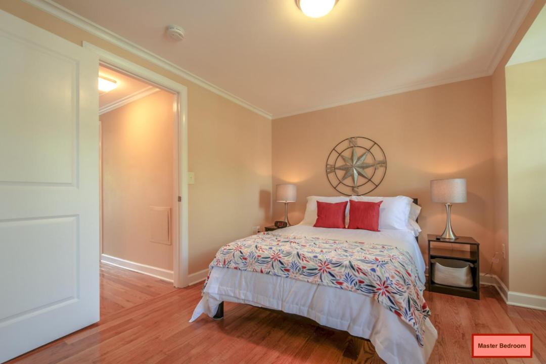 Three-Bedroom House photo 3