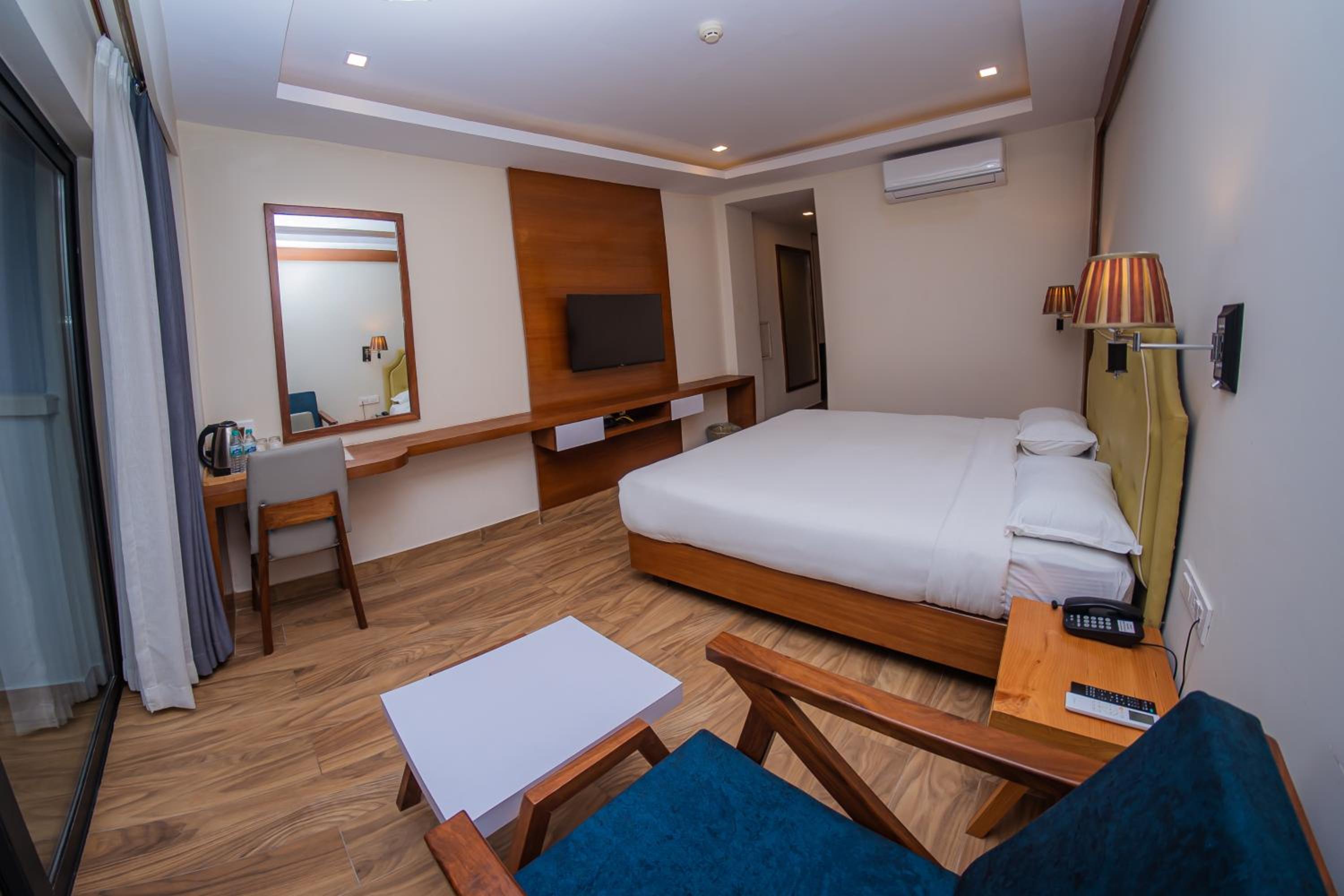 Deluxe Double Room - Photo 19