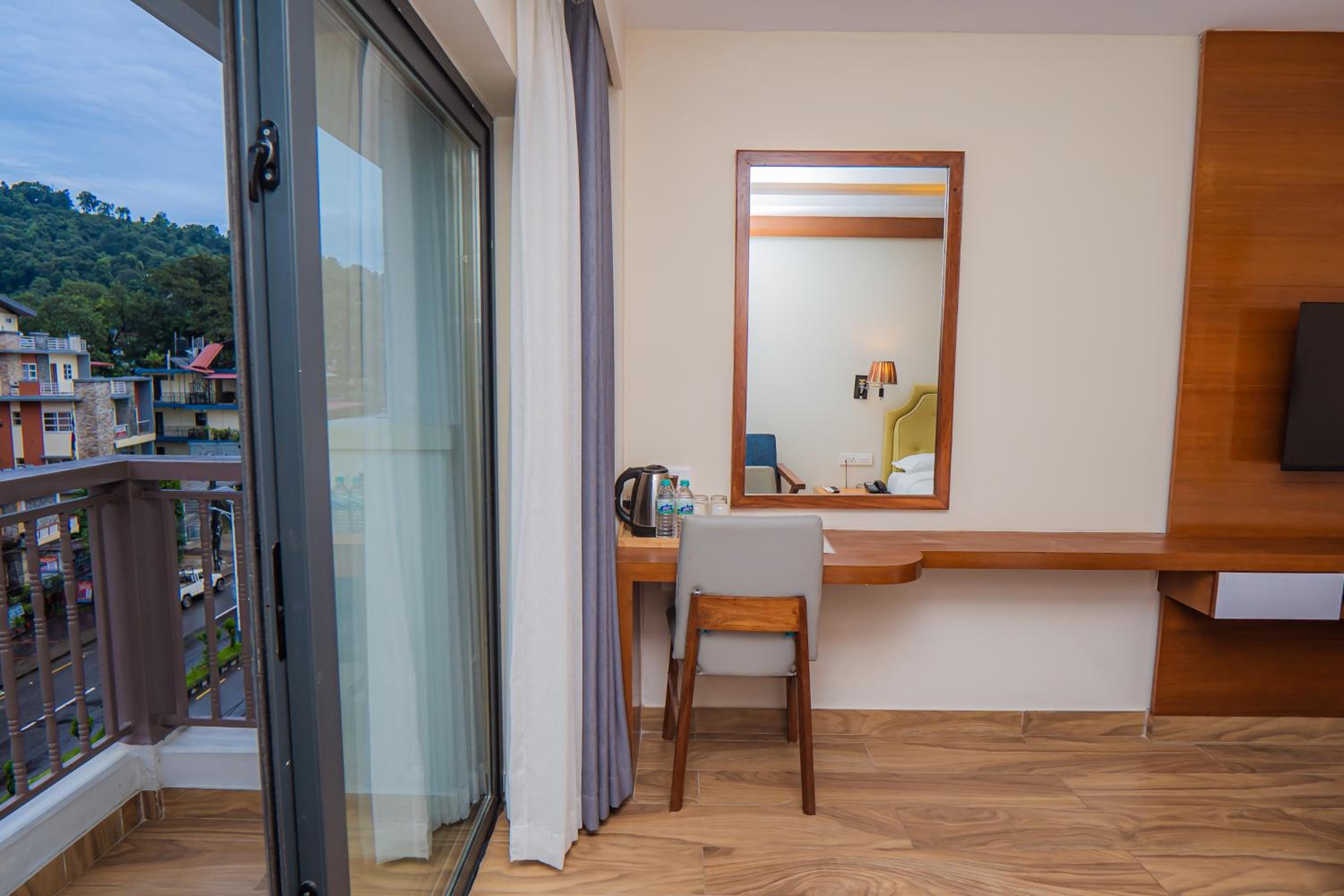 Deluxe Double Room - Photo 22
