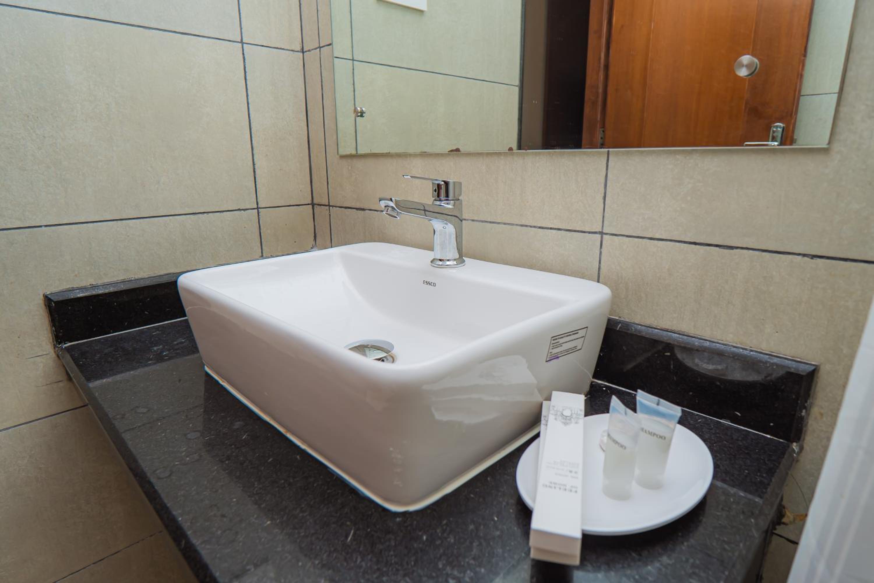 Deluxe Double Room - Photo 14