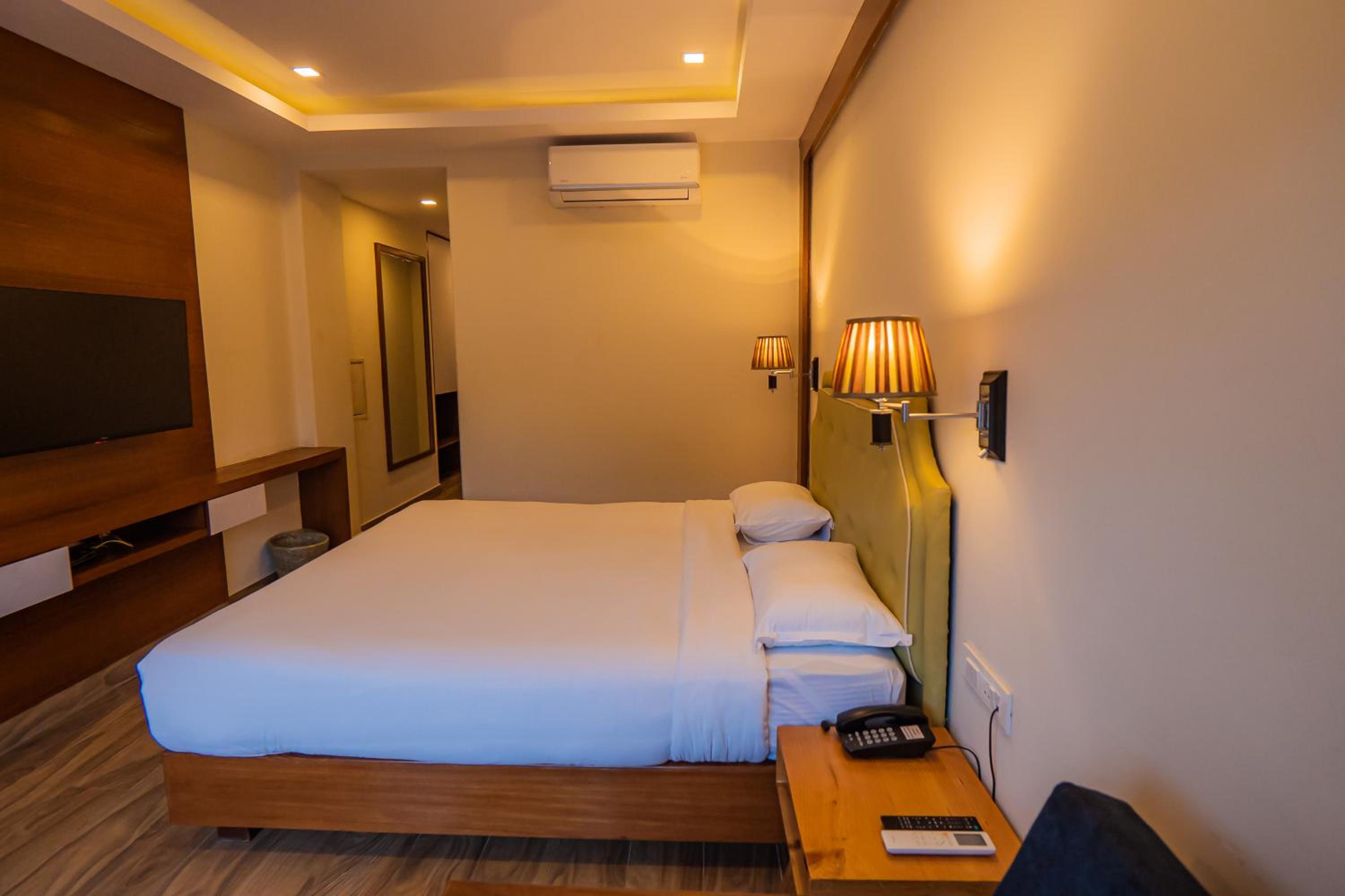 Deluxe Double Room - Photo 8