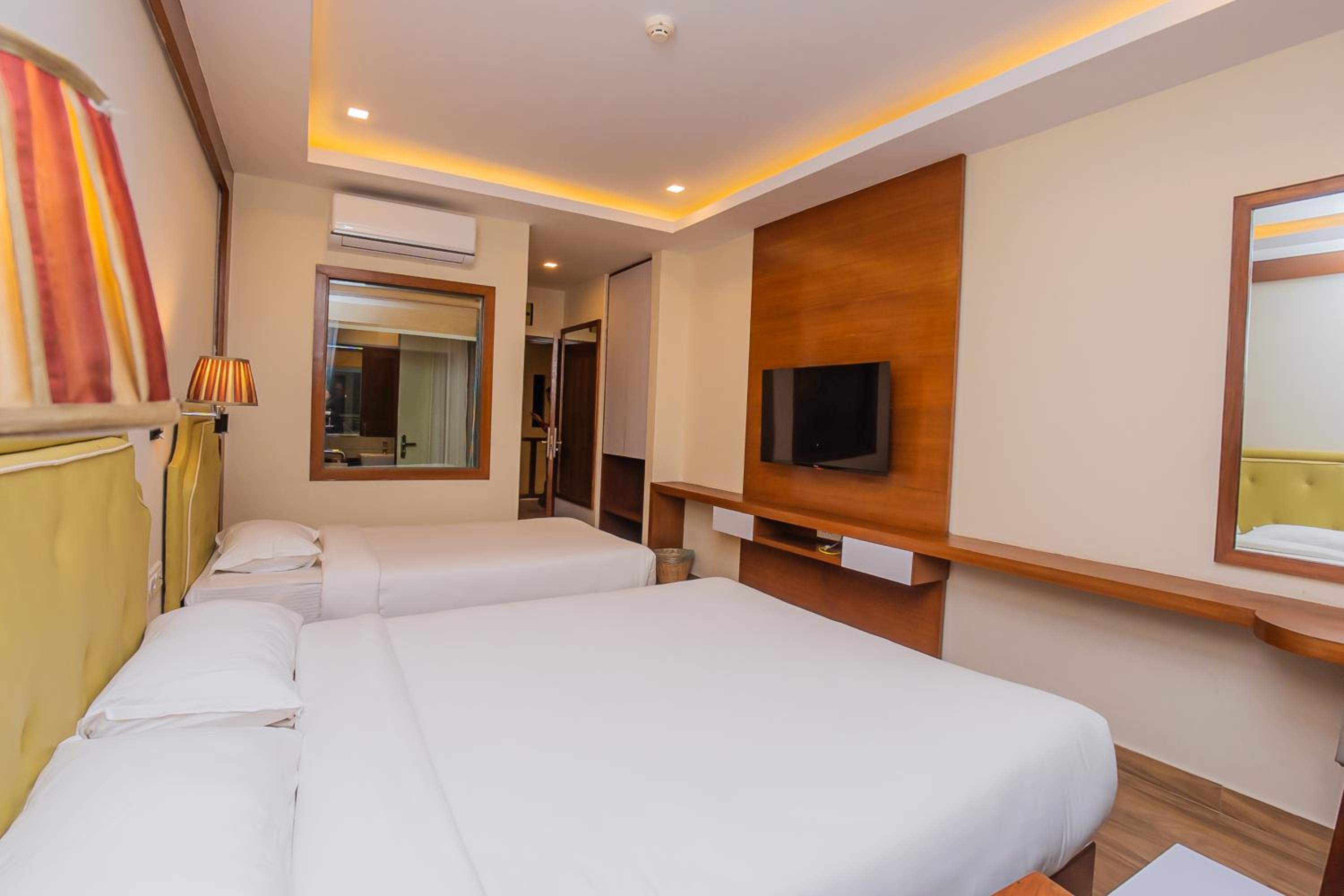 Deluxe Family Room - Photo 12