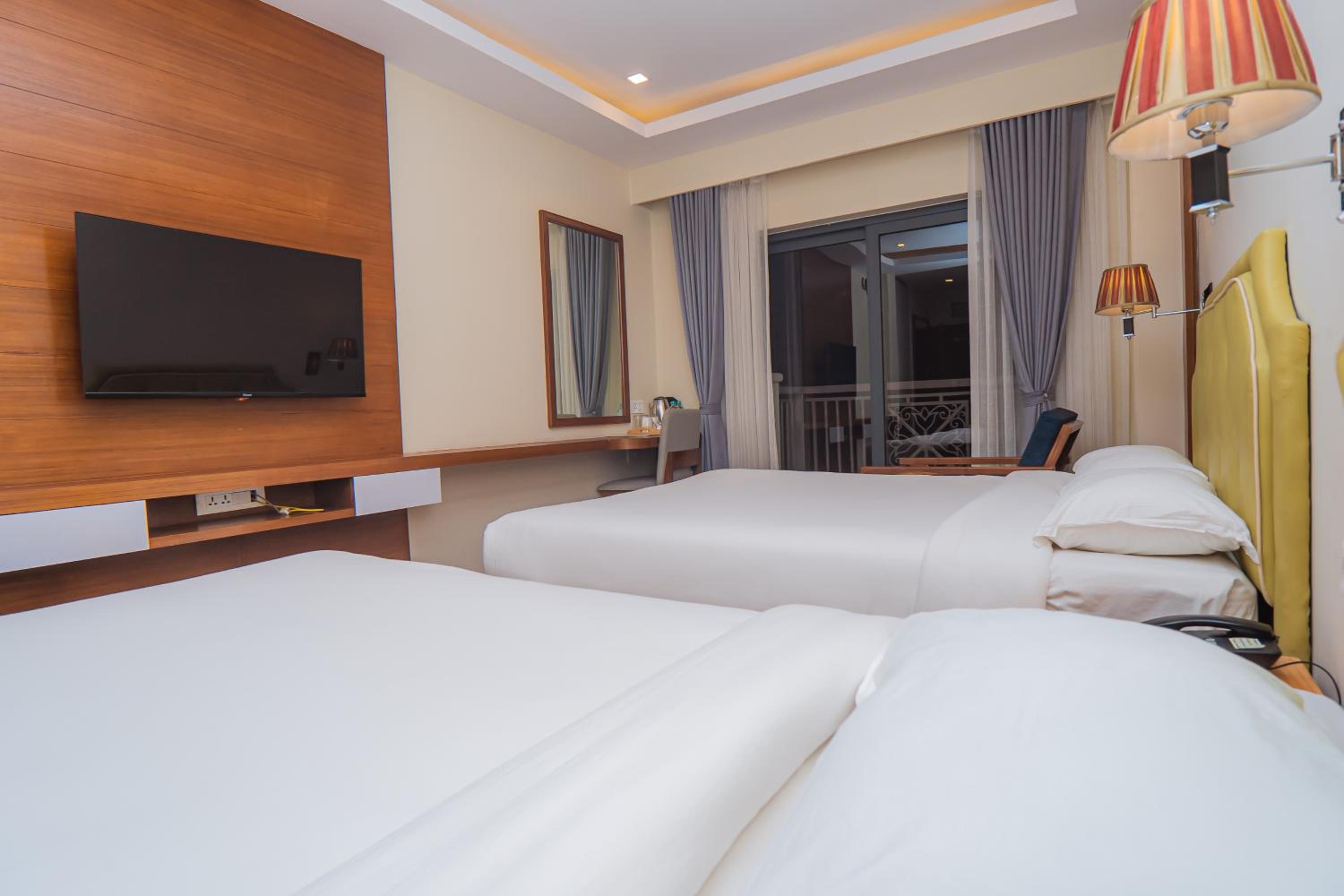 Deluxe Family Room - Photo 3