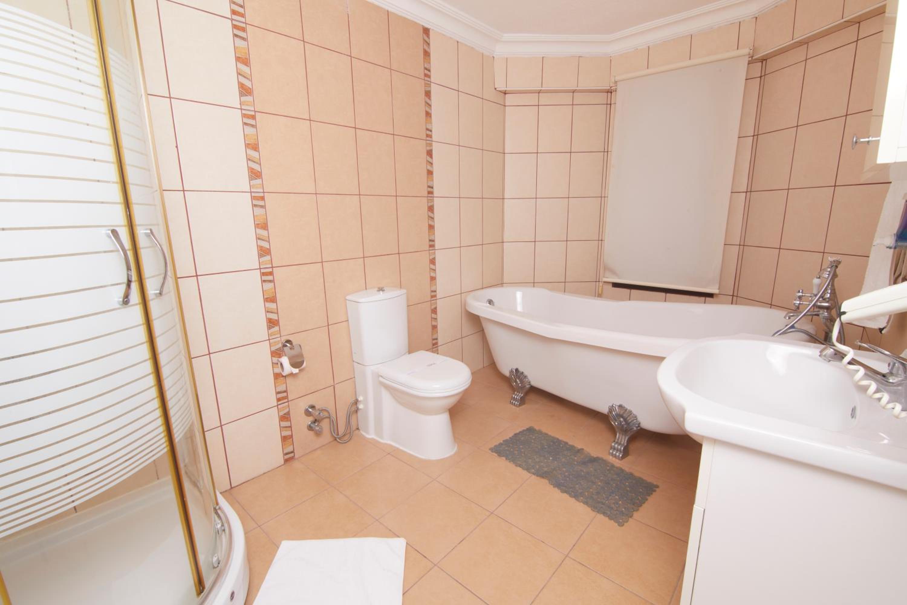 Deluxe Suite - Photo 2