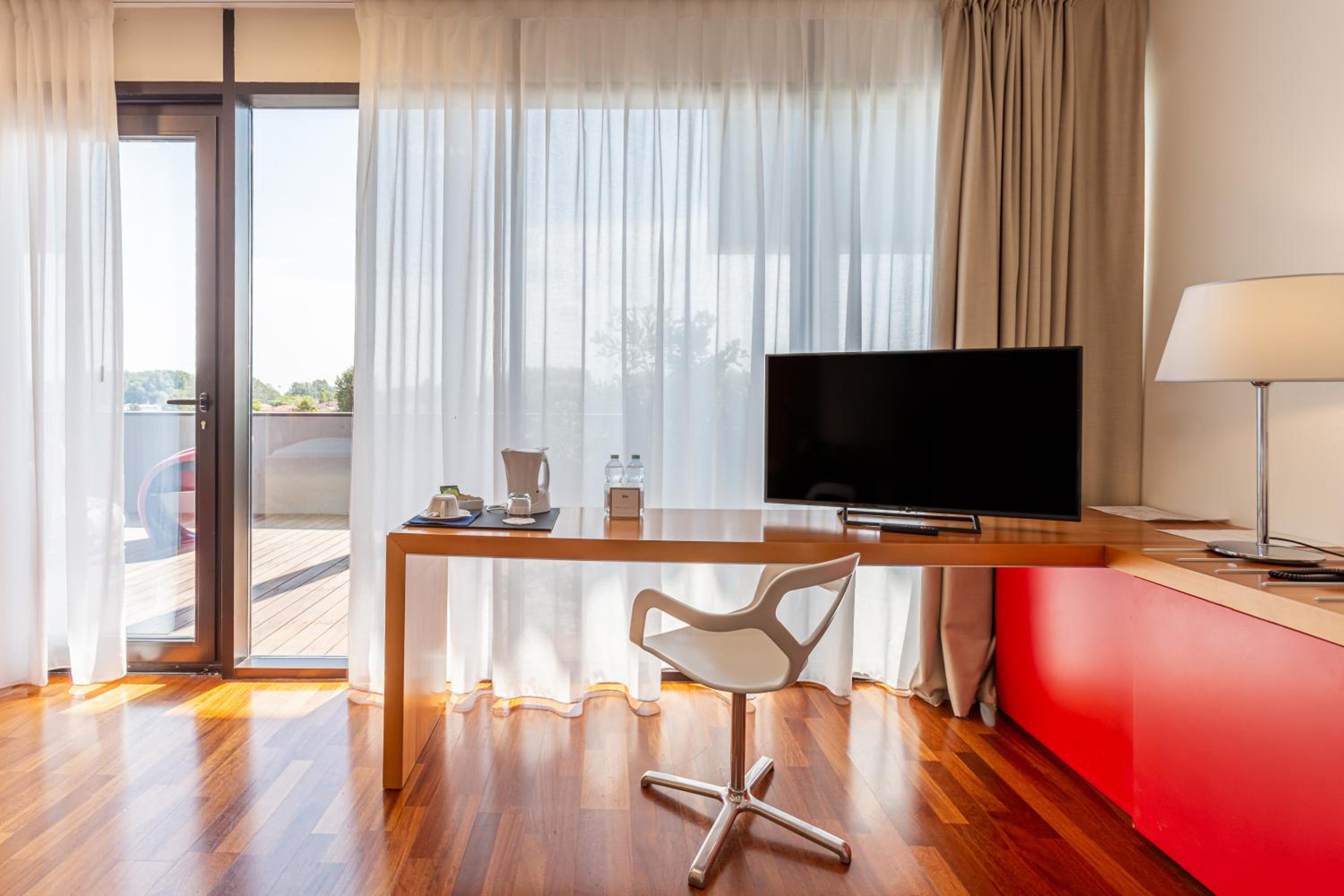 Deluxe Room - Photo 1