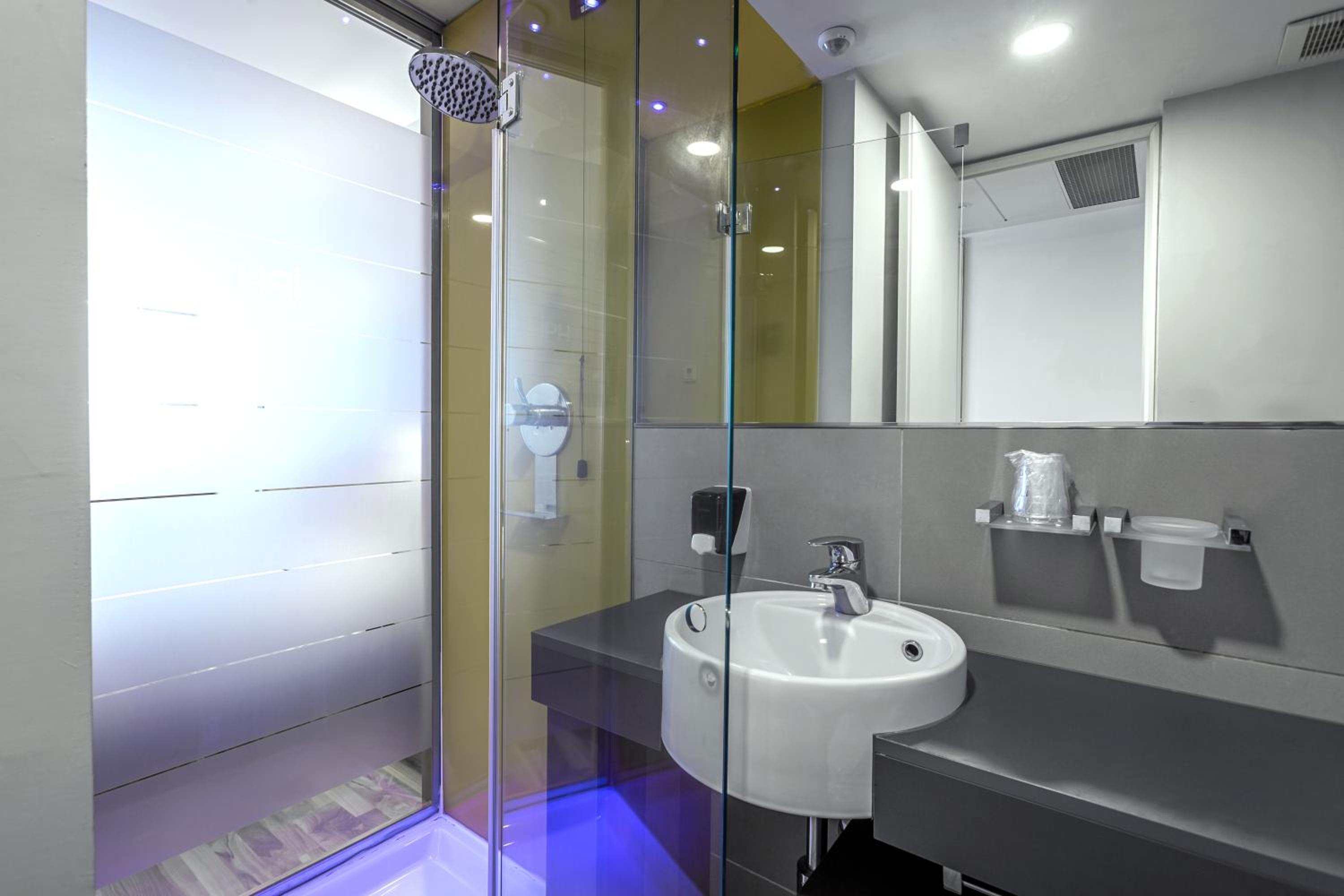 Standard Double Room - Photo 7