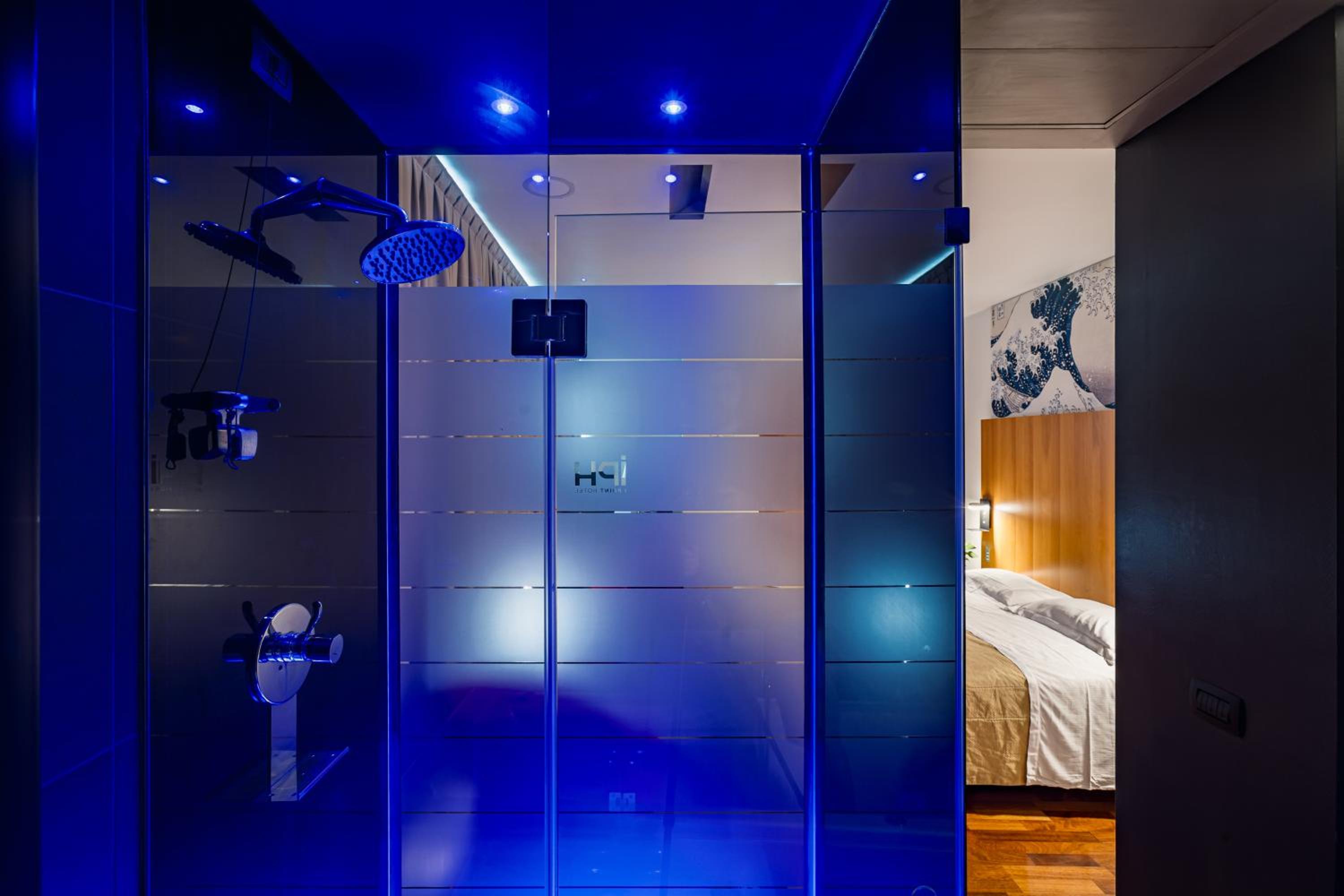 Deluxe Room - Photo 5