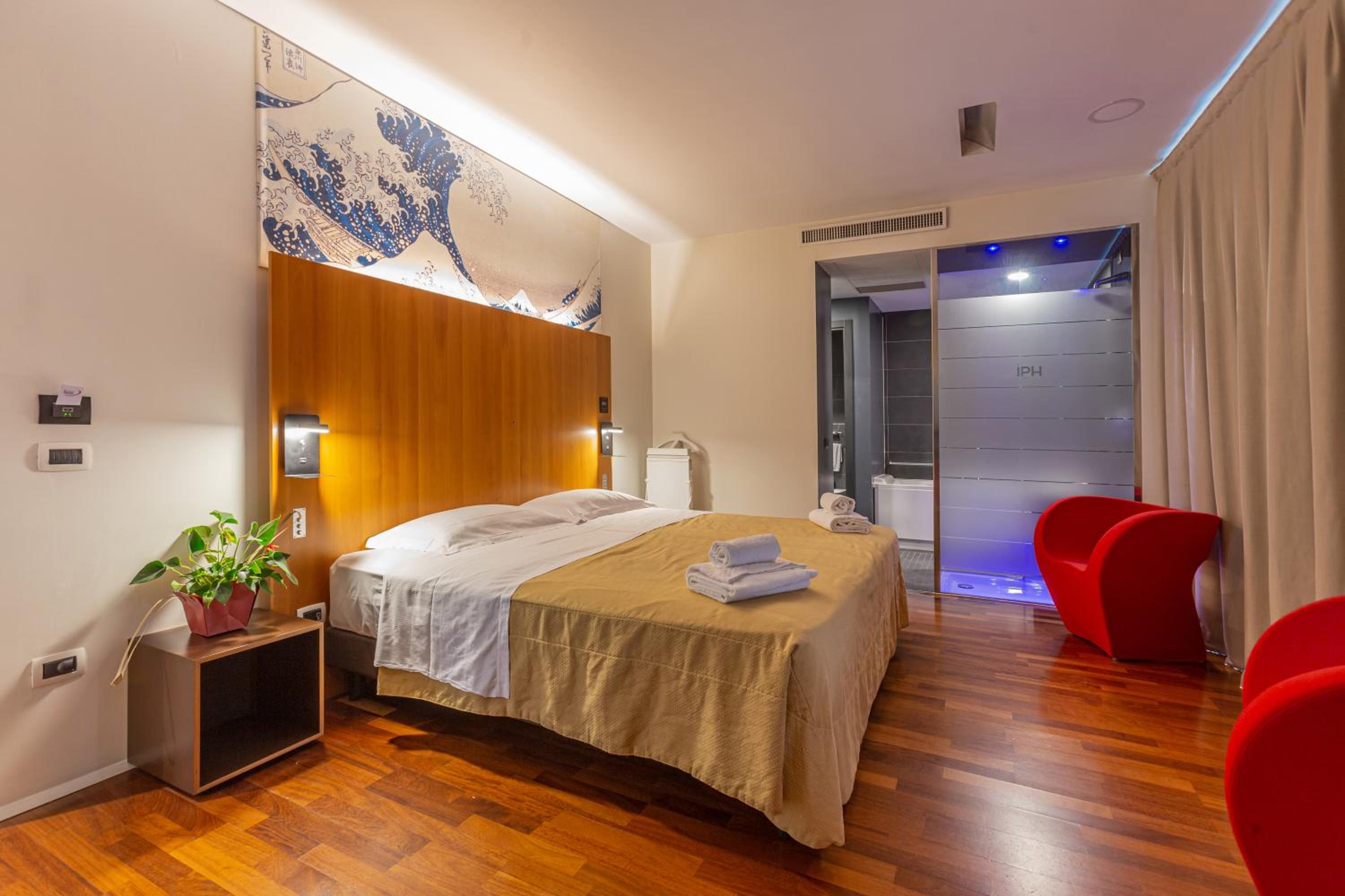 Deluxe Room - Photo 3