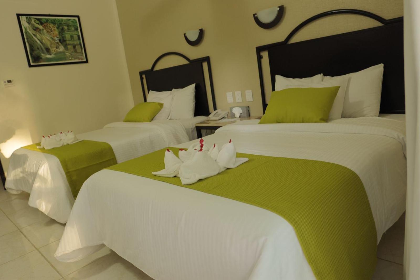 Double Room with Two Double Beds with Balcony - Photo 4