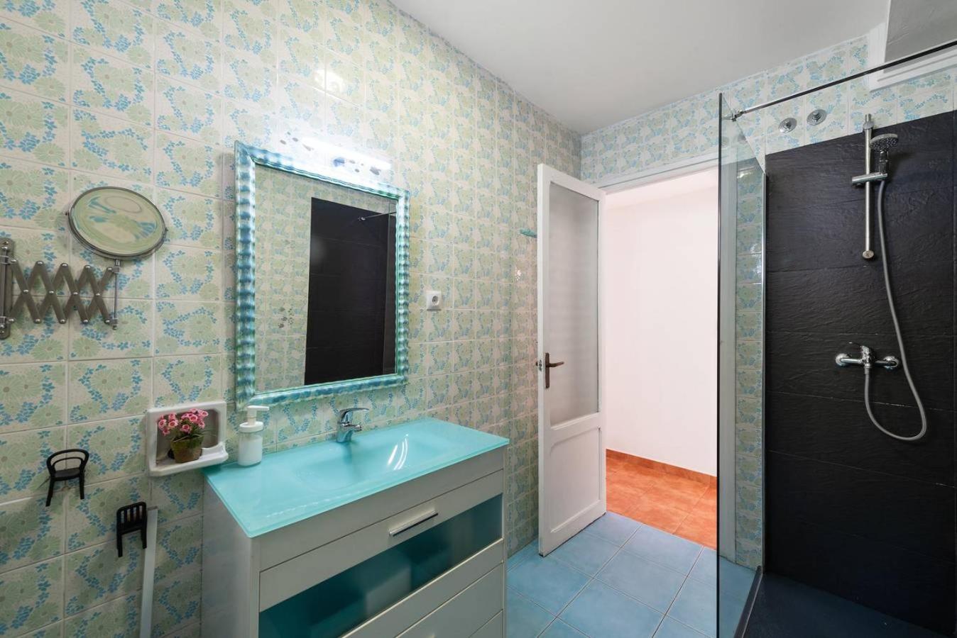 Apartment with Terrace - Photo 2