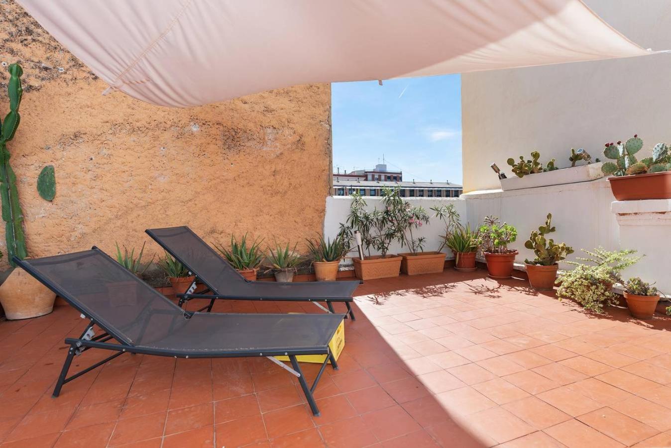 Apartment with Terrace - Photo 9