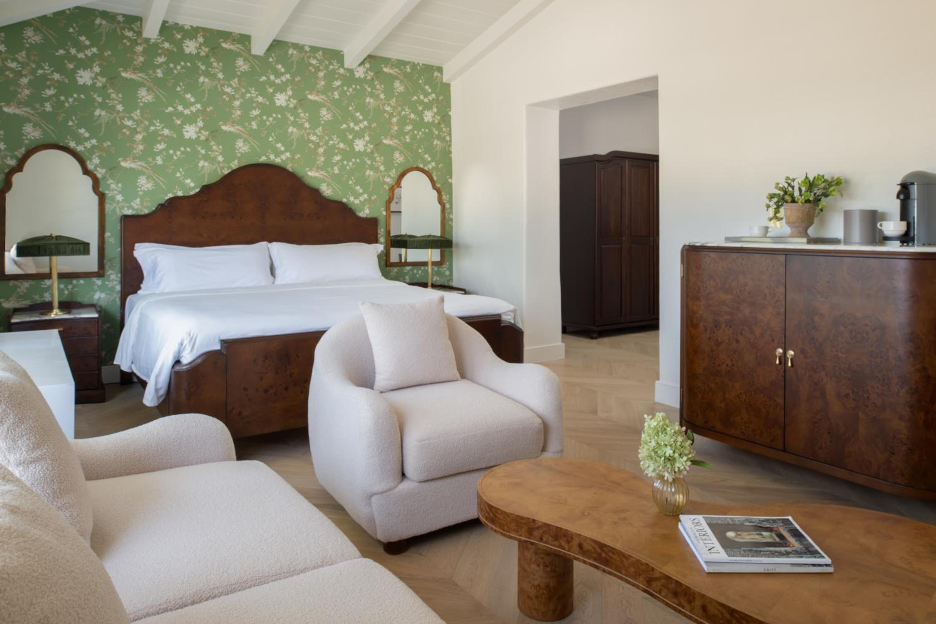 Standard King Room - Photo 4