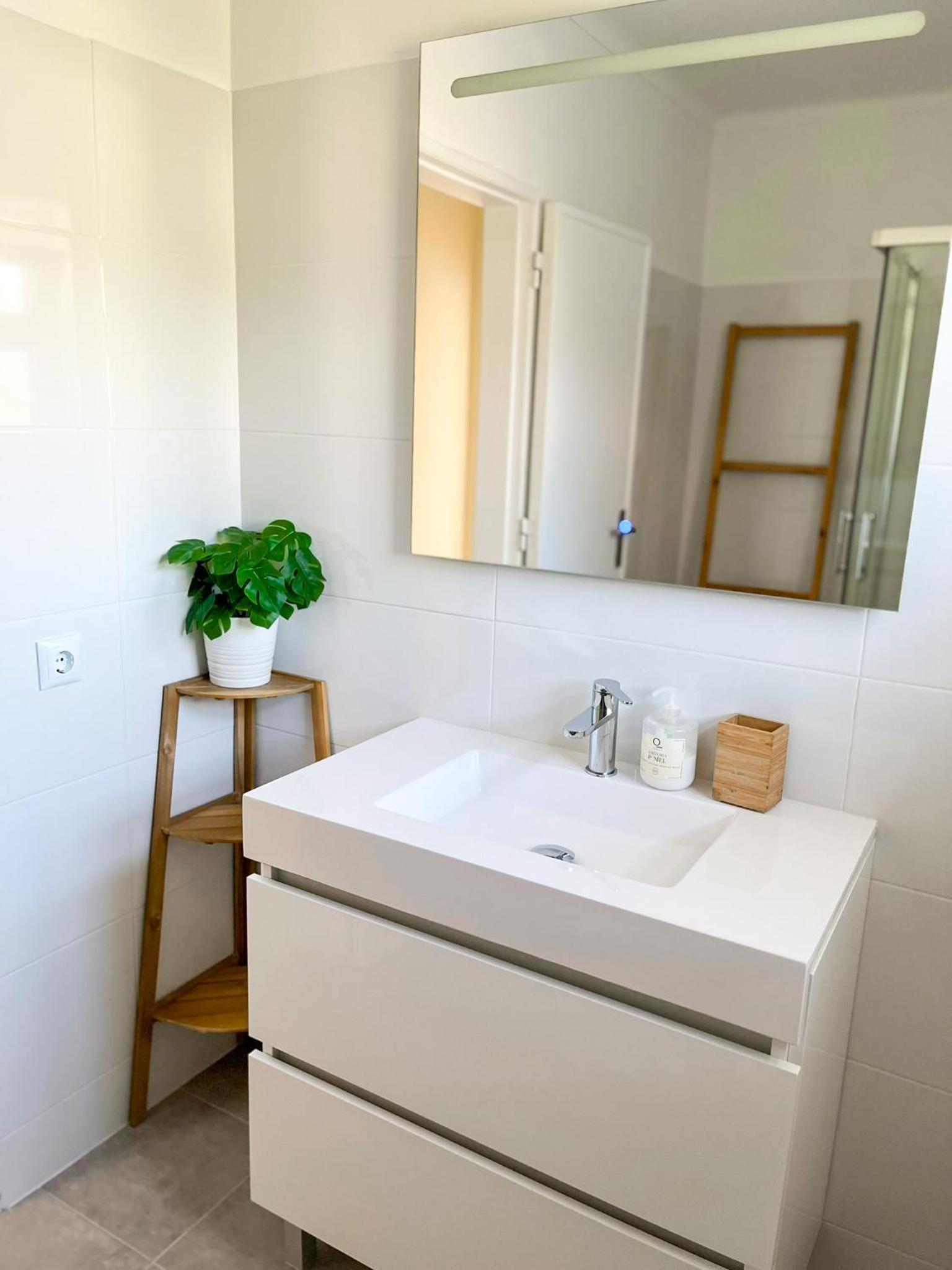 Apartment with Sea View - Photo 18