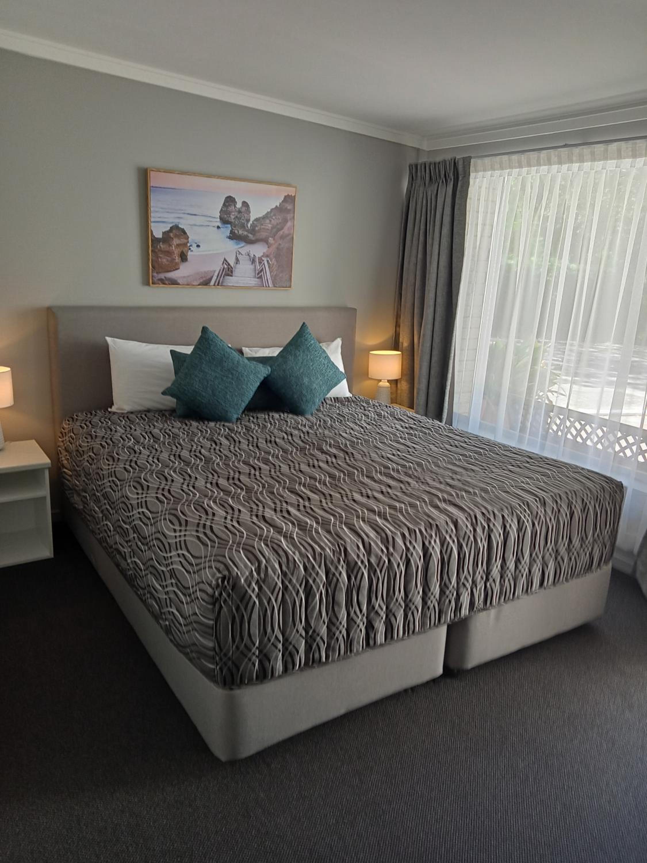 Deluxe King Suite