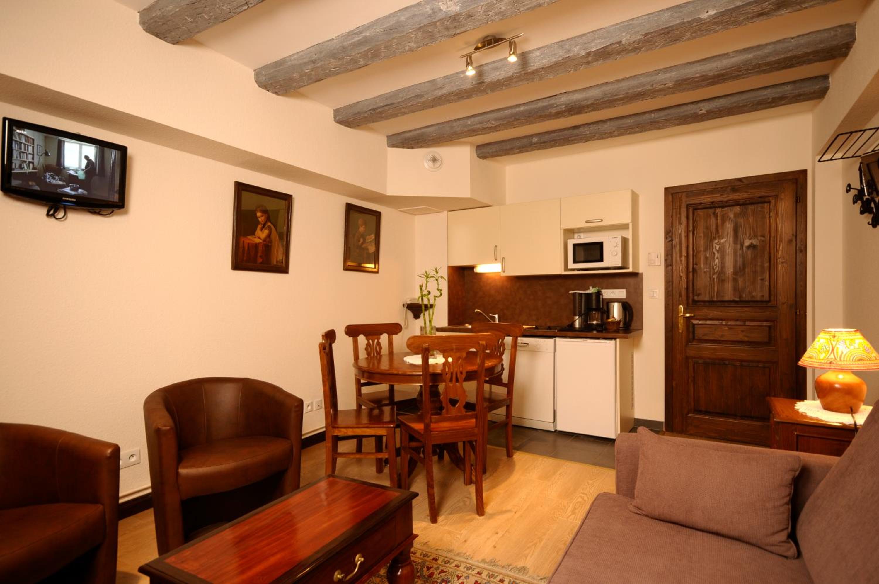 Deluxe Suite - Photo 5