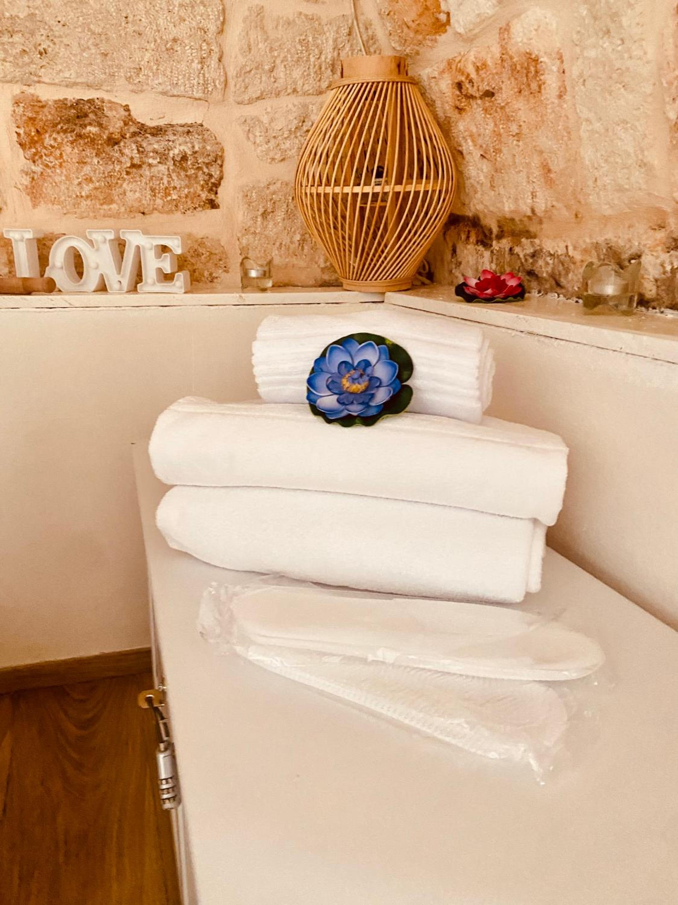 Double Room with Spa Bath - Photo 5