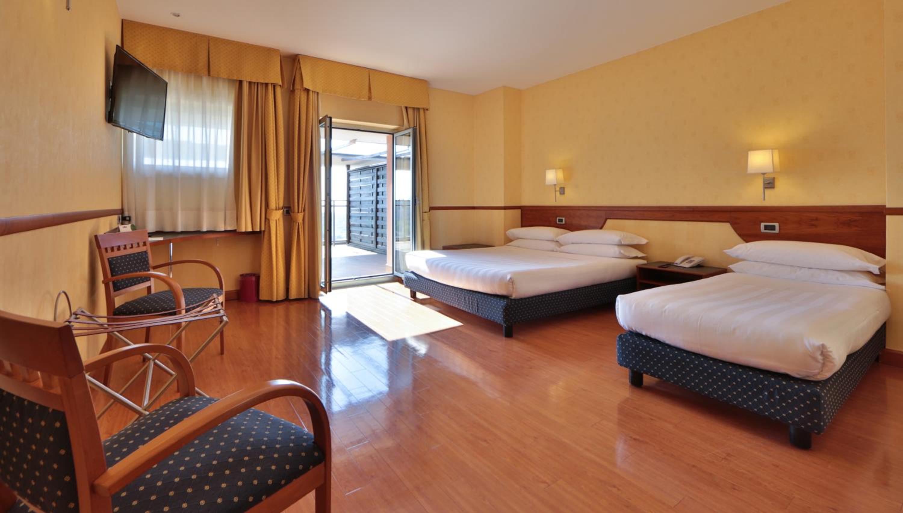 Comfort Room with Balcony - Photo 19