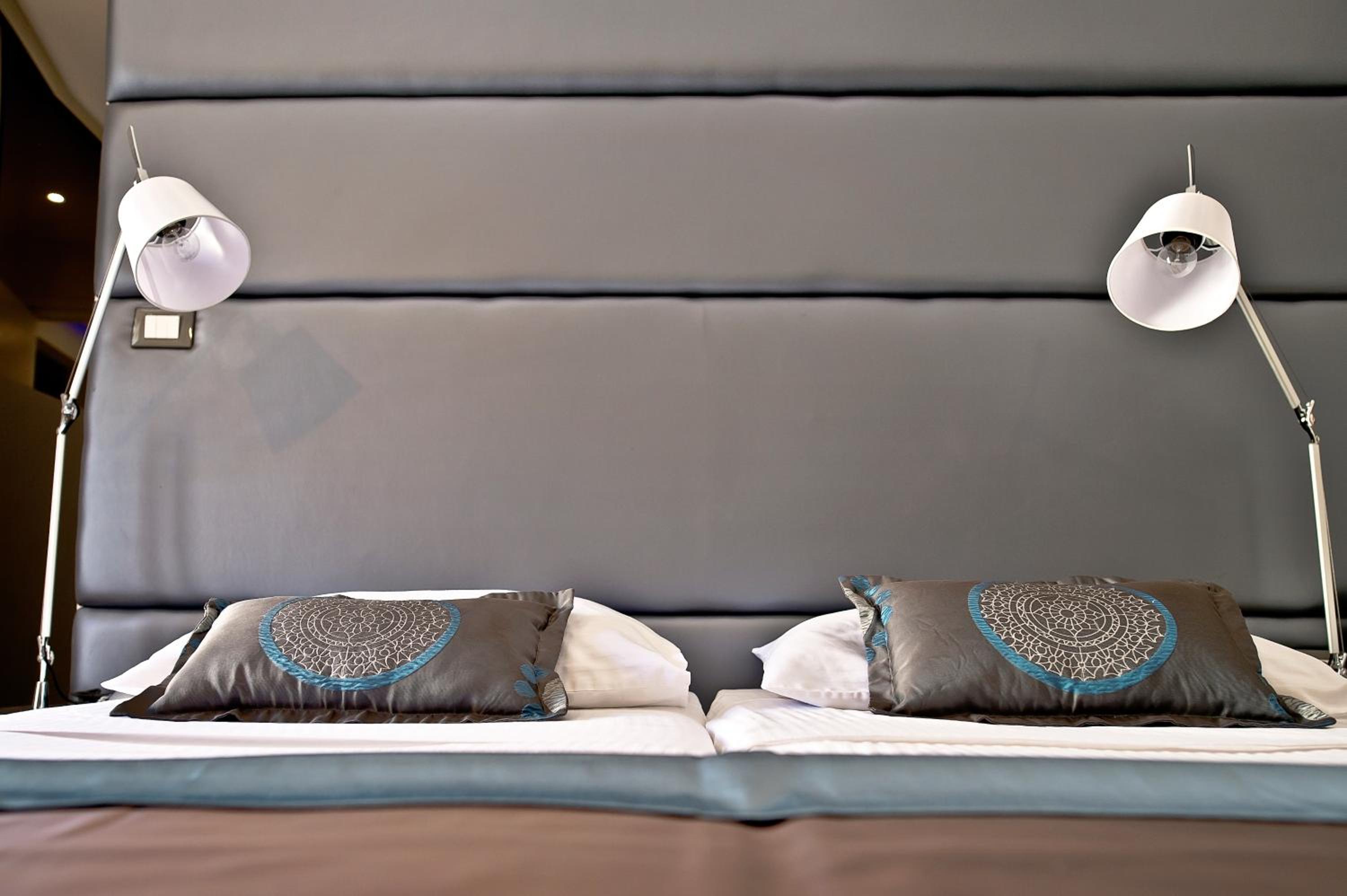 Standard Double Room - Photo 11
