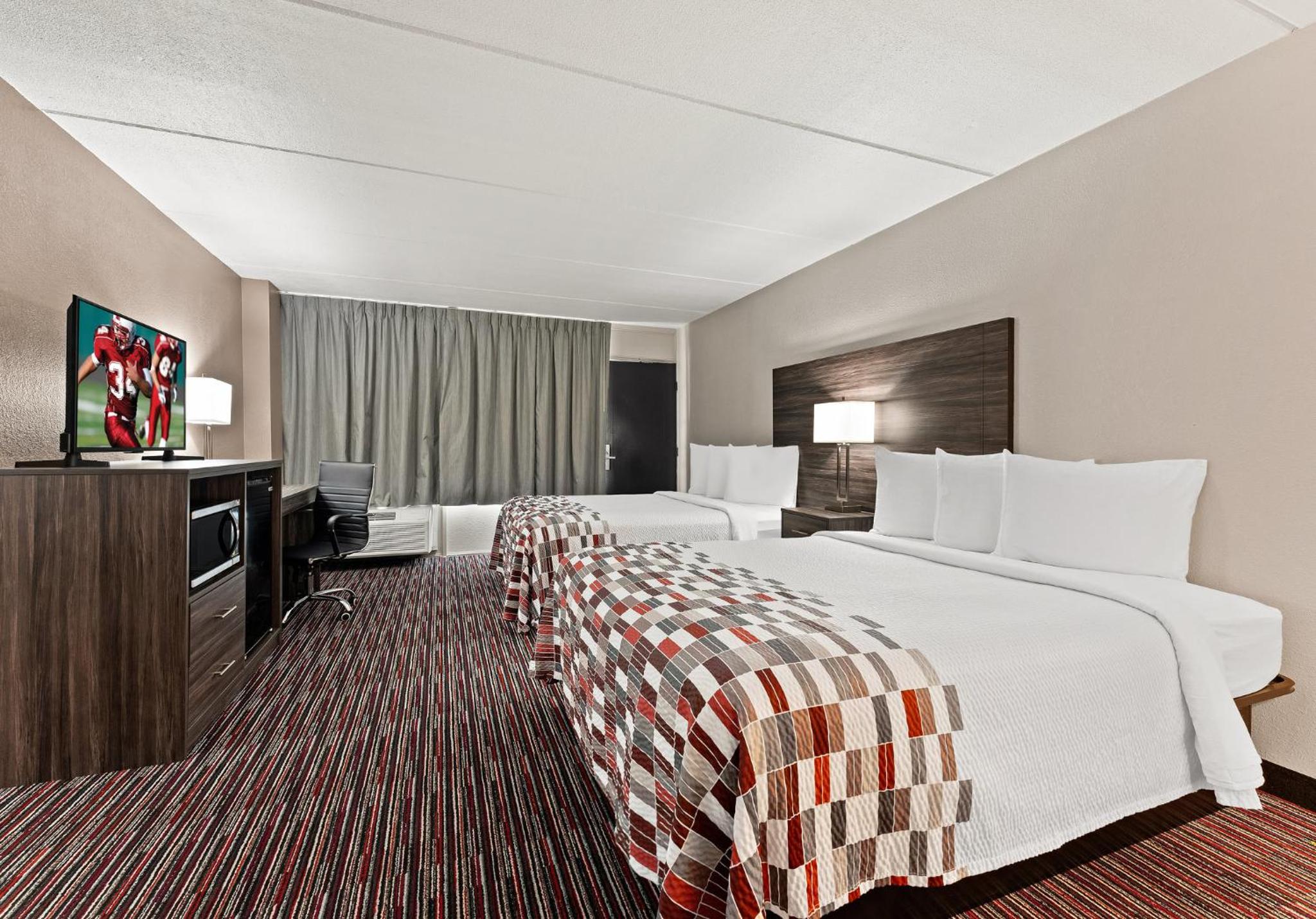 Deluxe Room with Two Queen Beds Non-Smoking photo 3