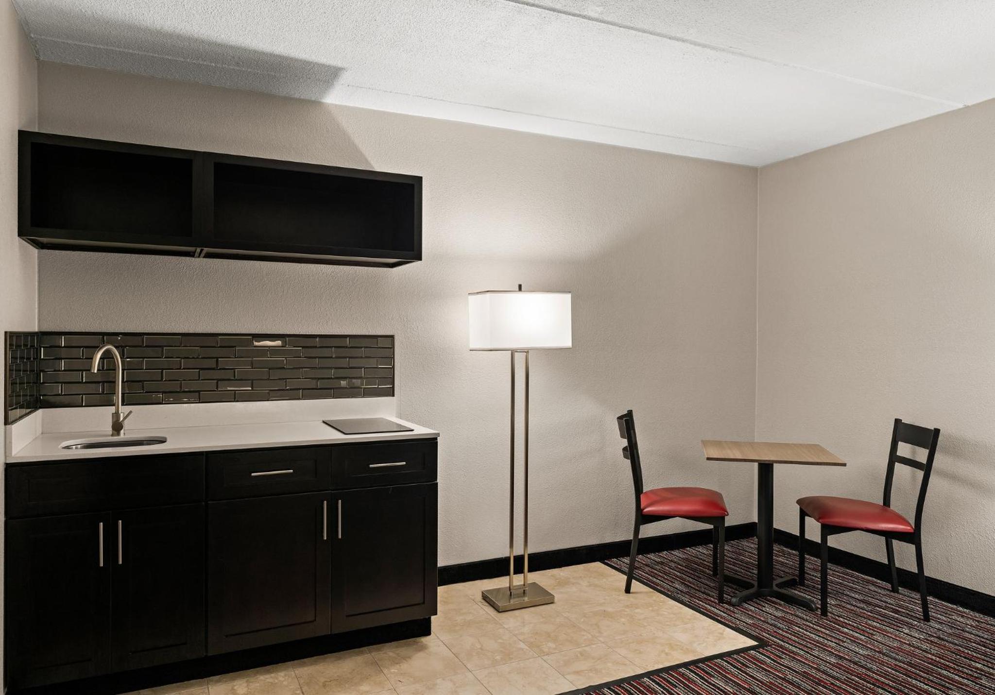 Suite King with Kitchenette Non-Smoking photo 2
