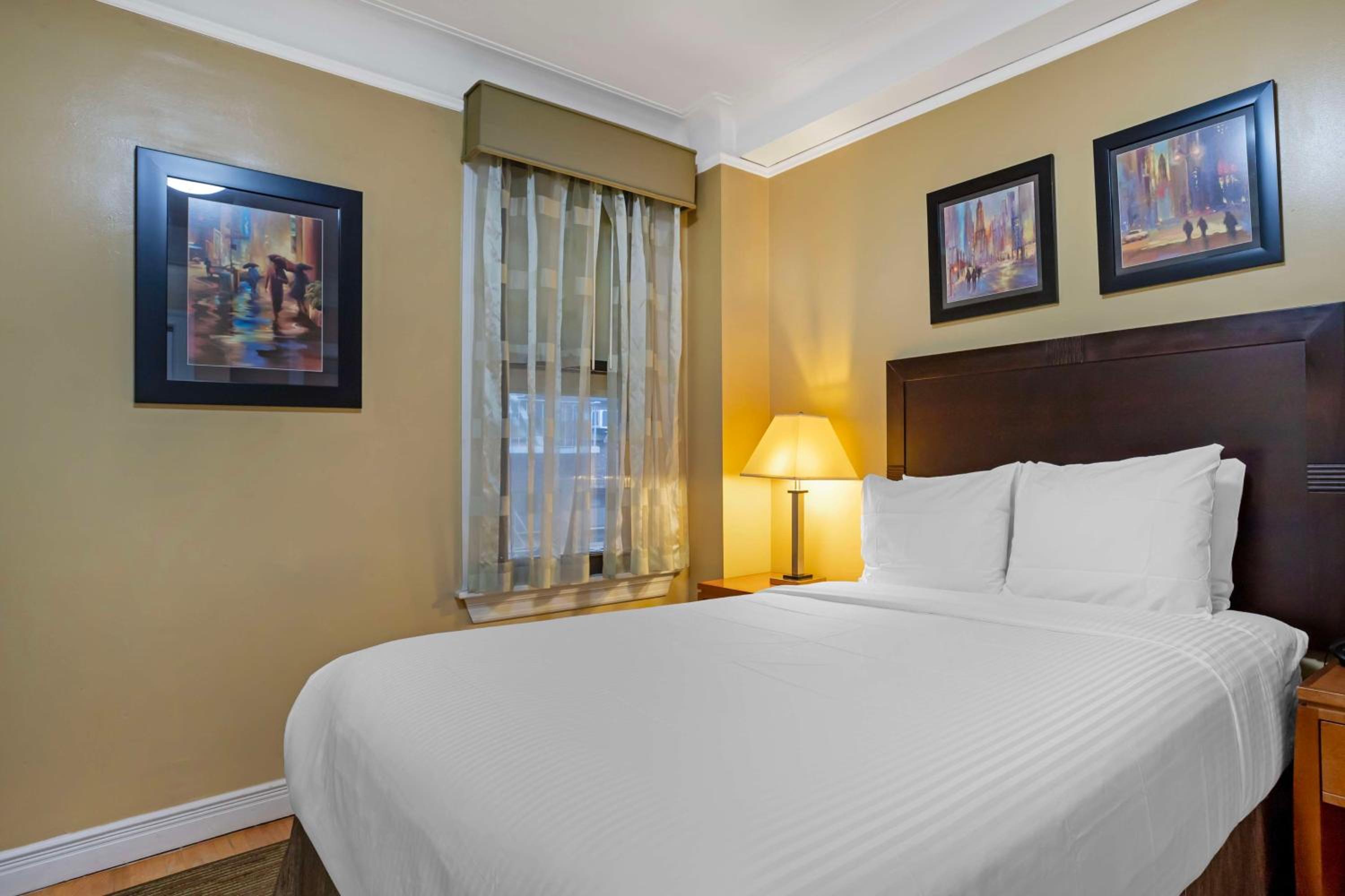 The One-Bedroom Queen Apartment