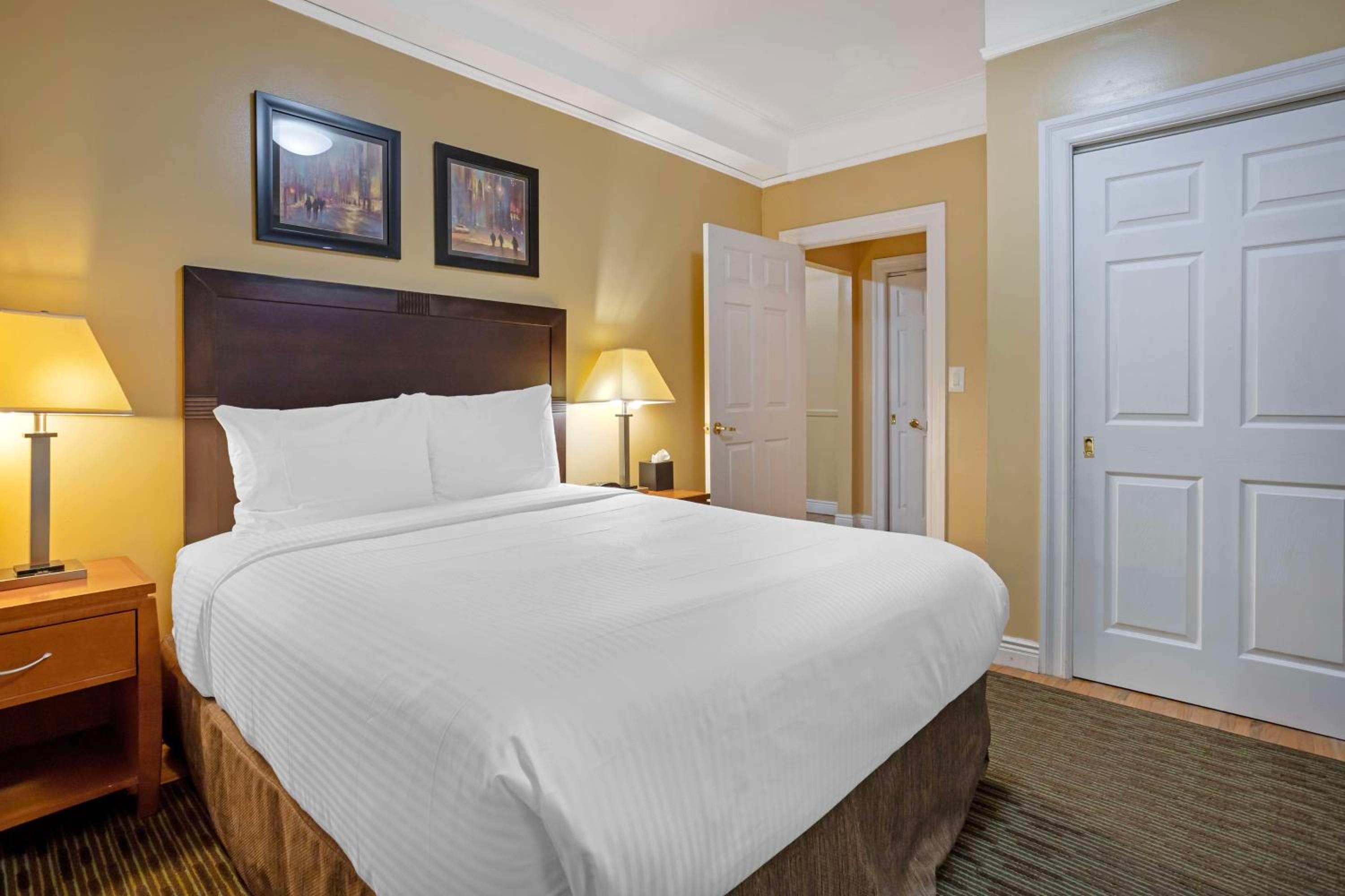 The One-Bedroom Queen Apartment