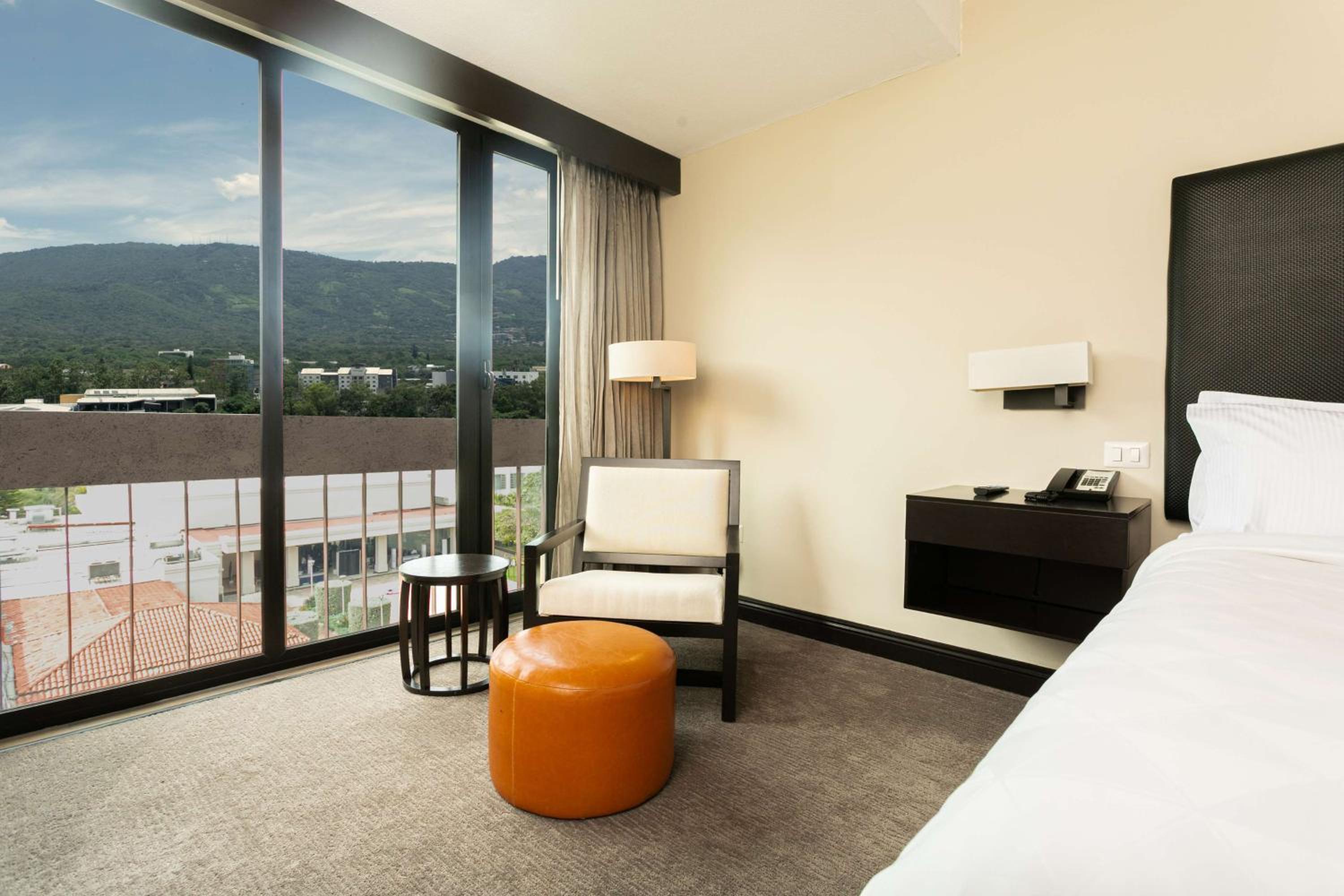King Room with Volcano View - Non-Smoking - Photo 4