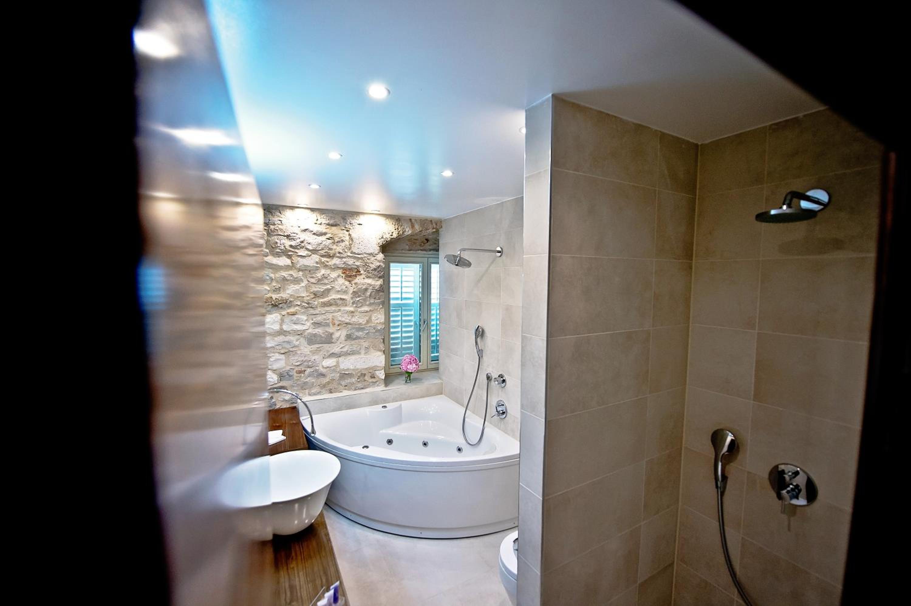 Deluxe Quadruple Room - Photo 13