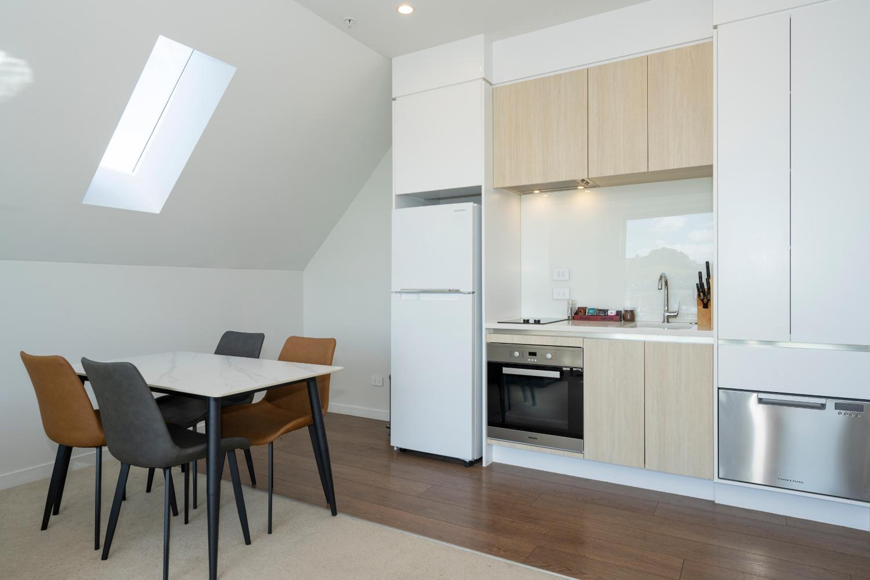 Deluxe Two-Bedroom Suite with Free Secured Parking - Photo 13
