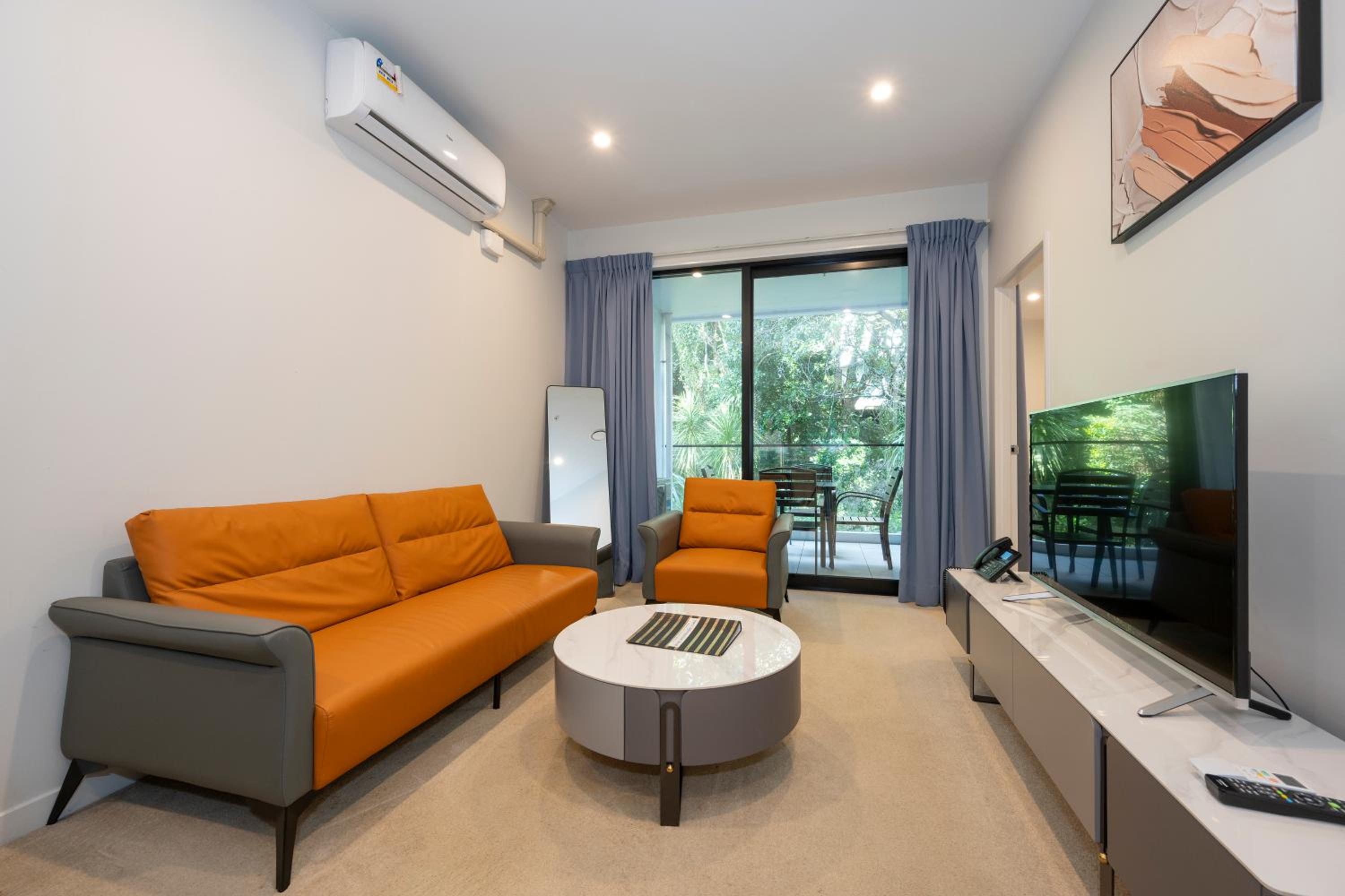 Standard Two Bedroom Suite with a free secure parking - Photo 12