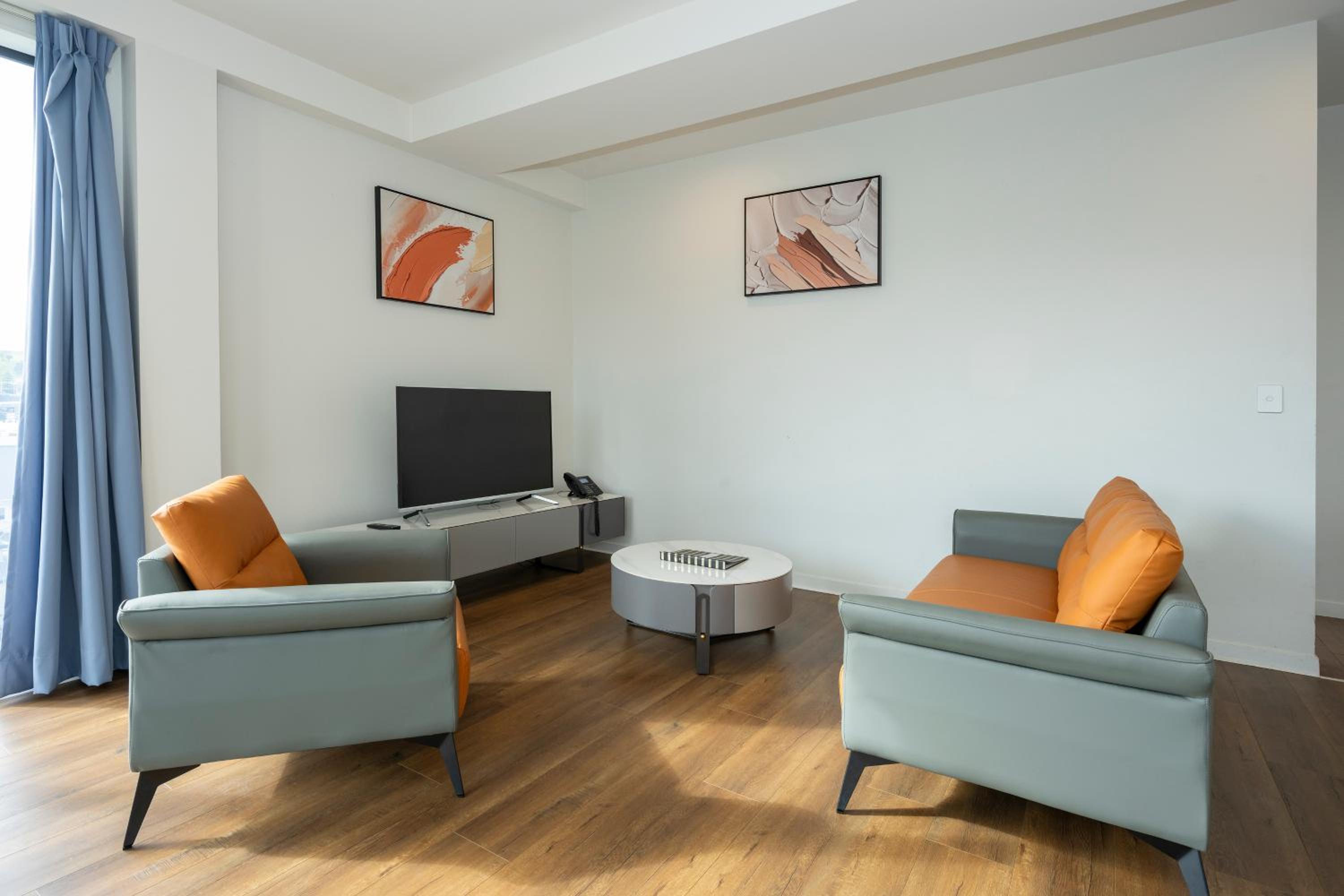 Premier Two Bedroom Suite with a free secure parking - Photo 4