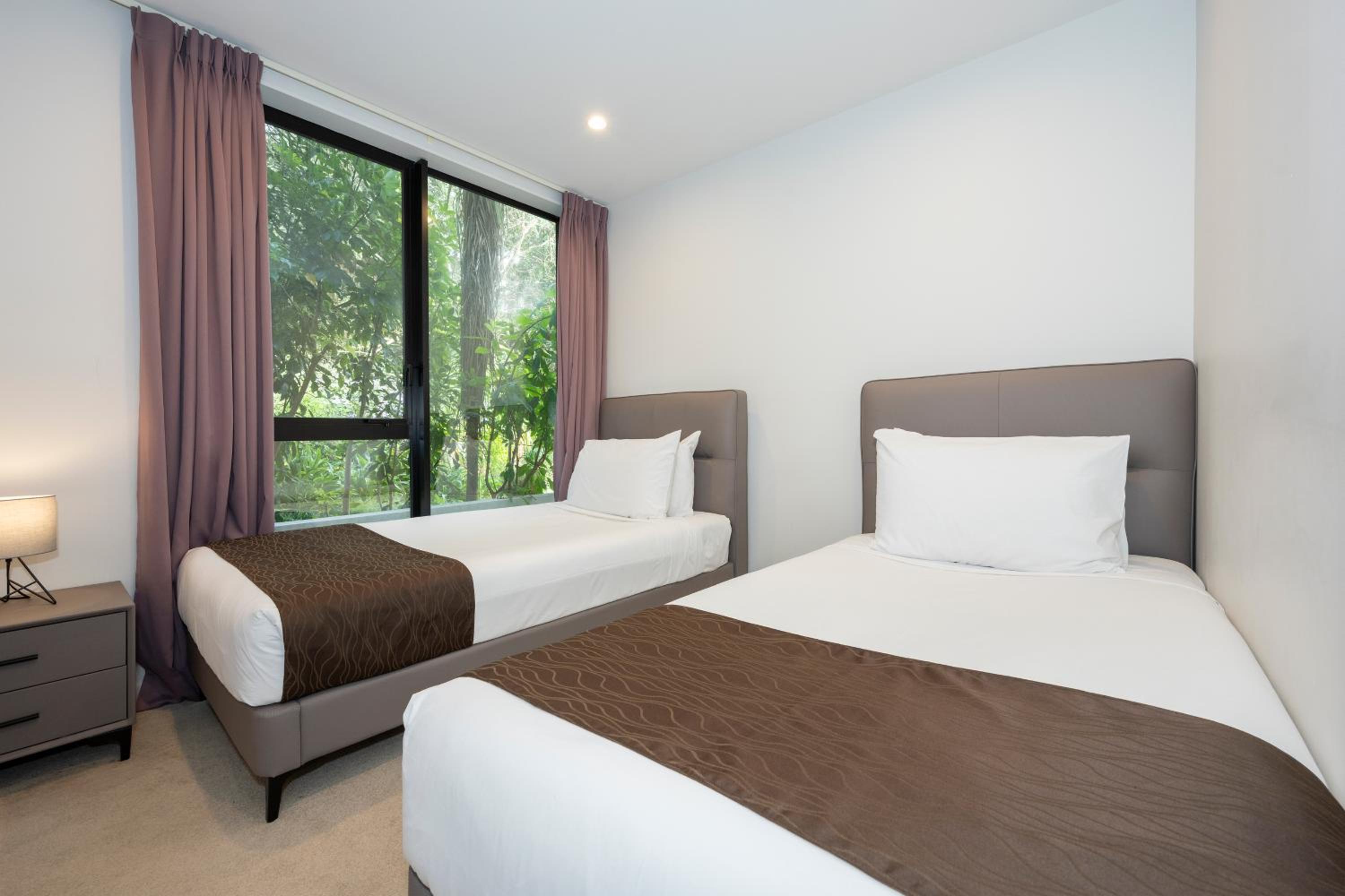 Premier Two Bedroom Suite with a free secure parking - Photo 2