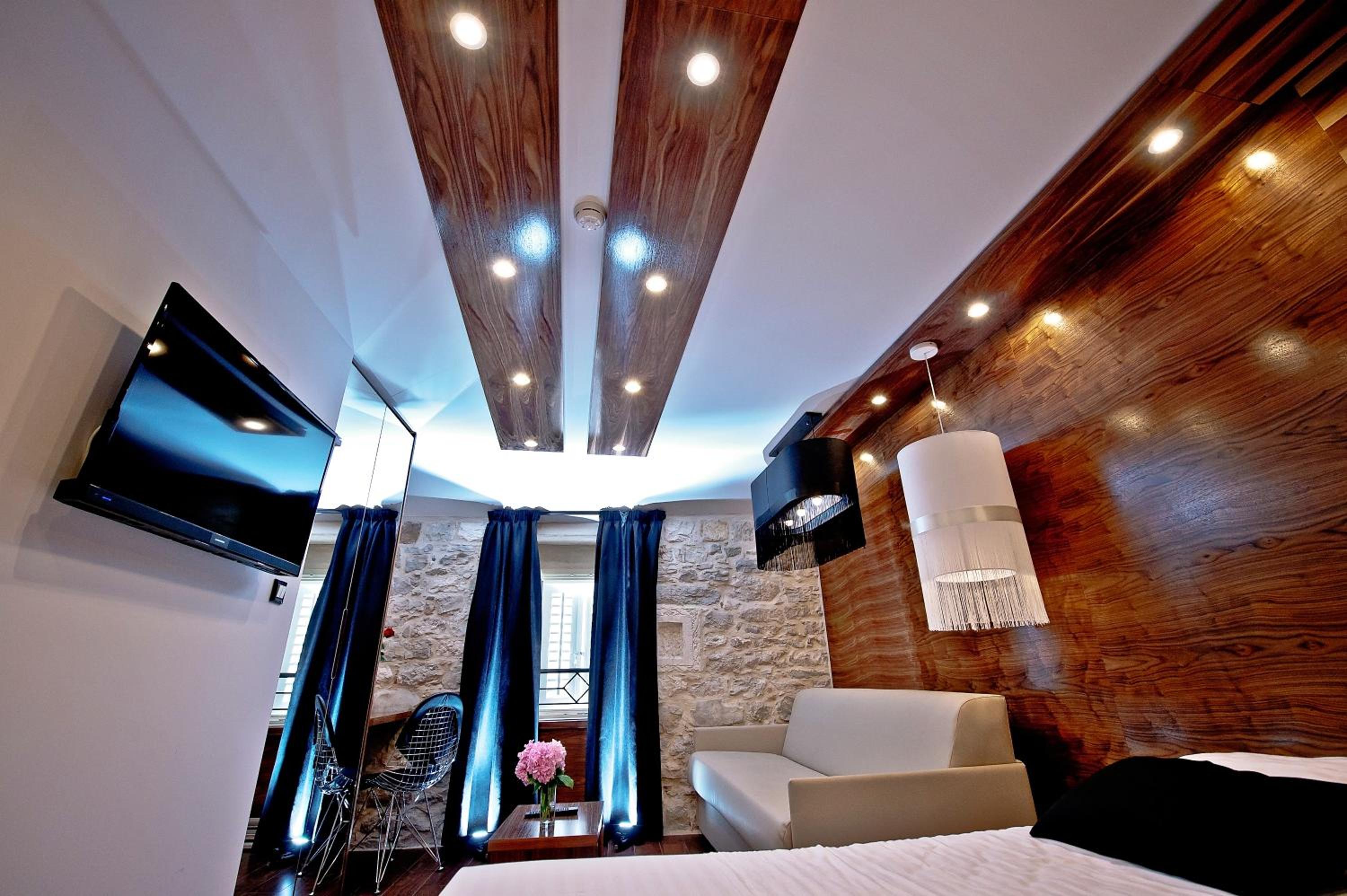 Deluxe Double Room - Photo 12
