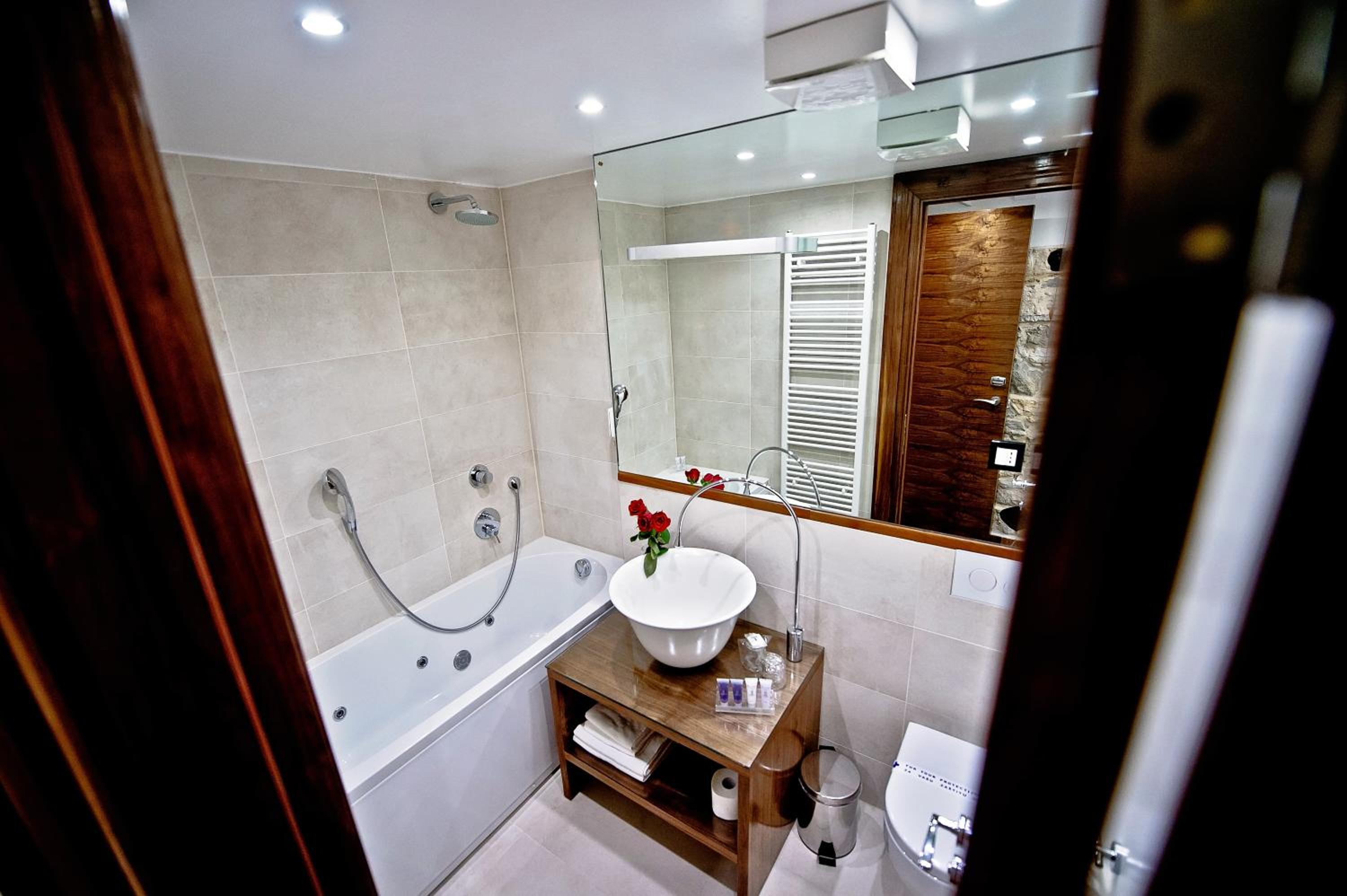 Deluxe Double Room - Photo 18