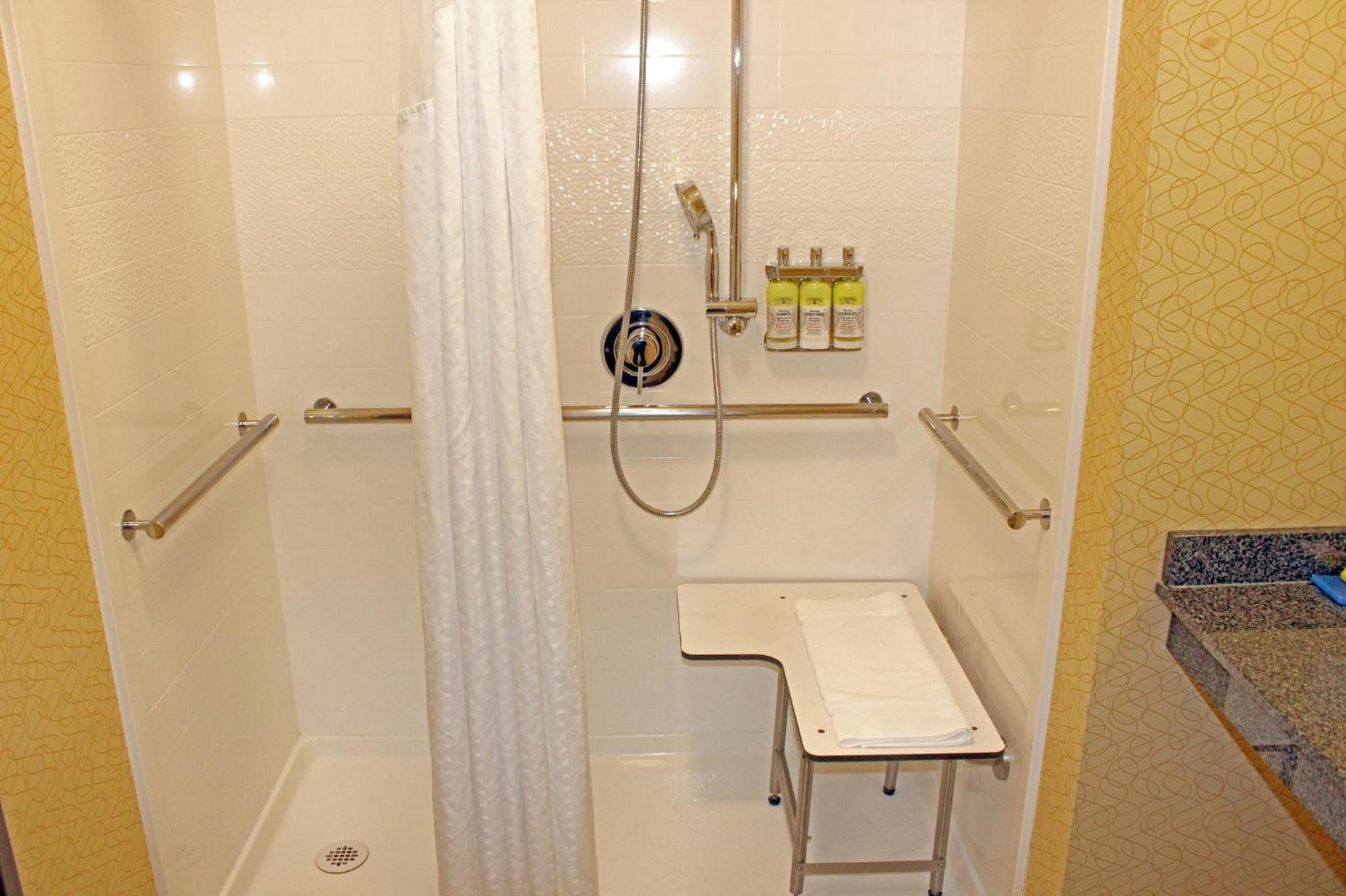 Standard Queen Room with Two Queen Beds and Mobility Accessible Roll-In Shower photo 3