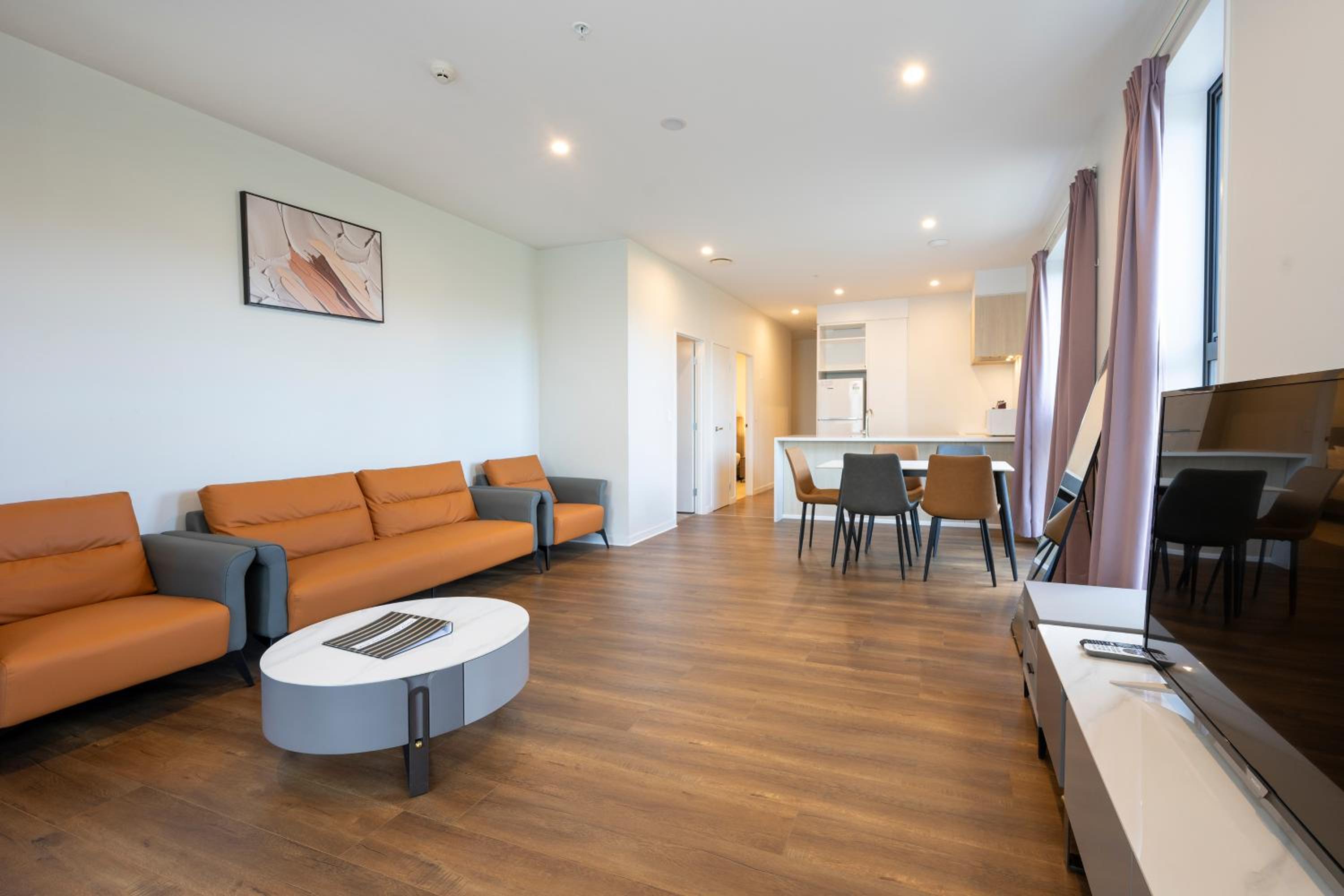Deluxe Three Bedroom Suite with Free Secured Parking - Photo 13