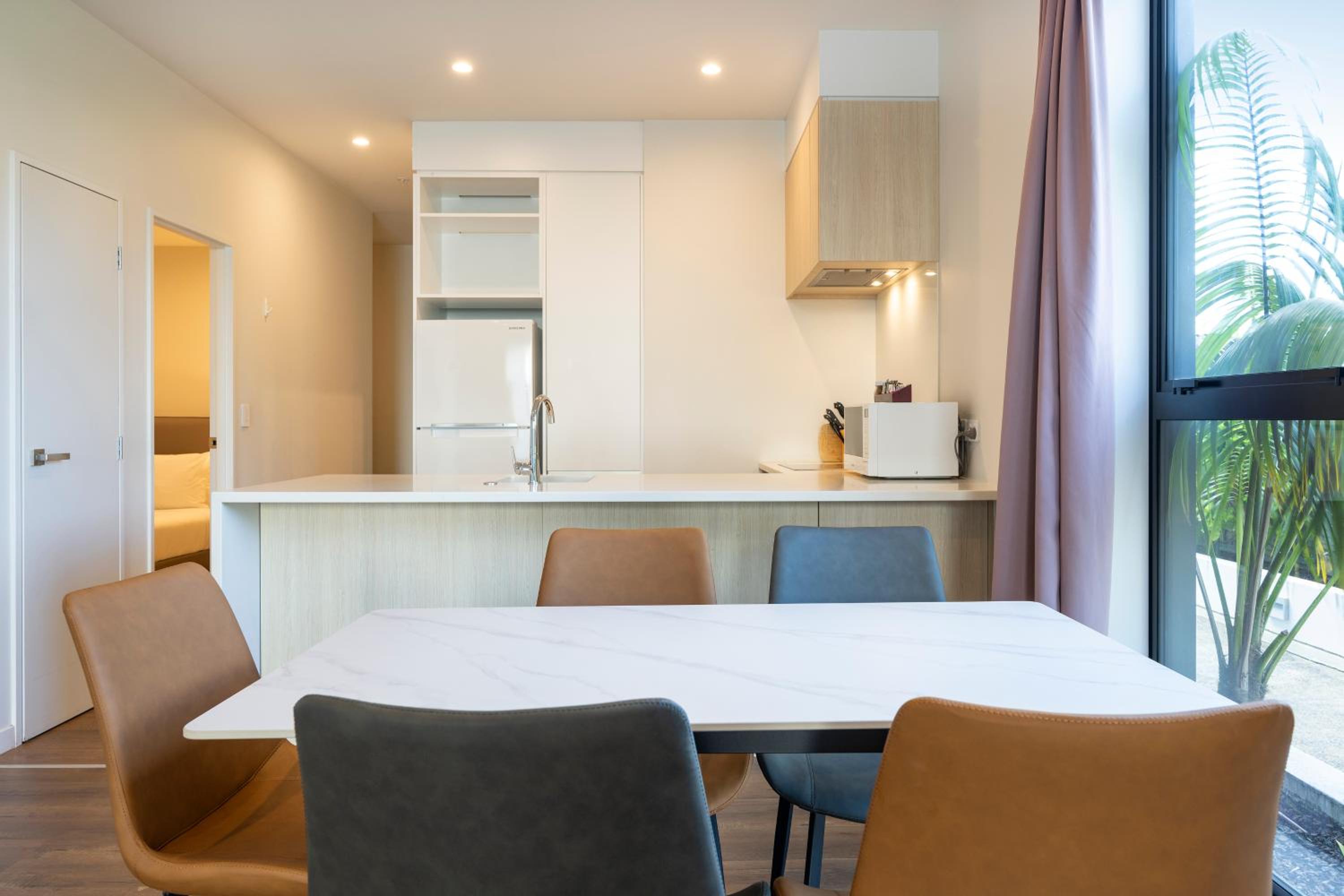 Deluxe Three Bedroom Suite with Free Secured Parking - Photo 14
