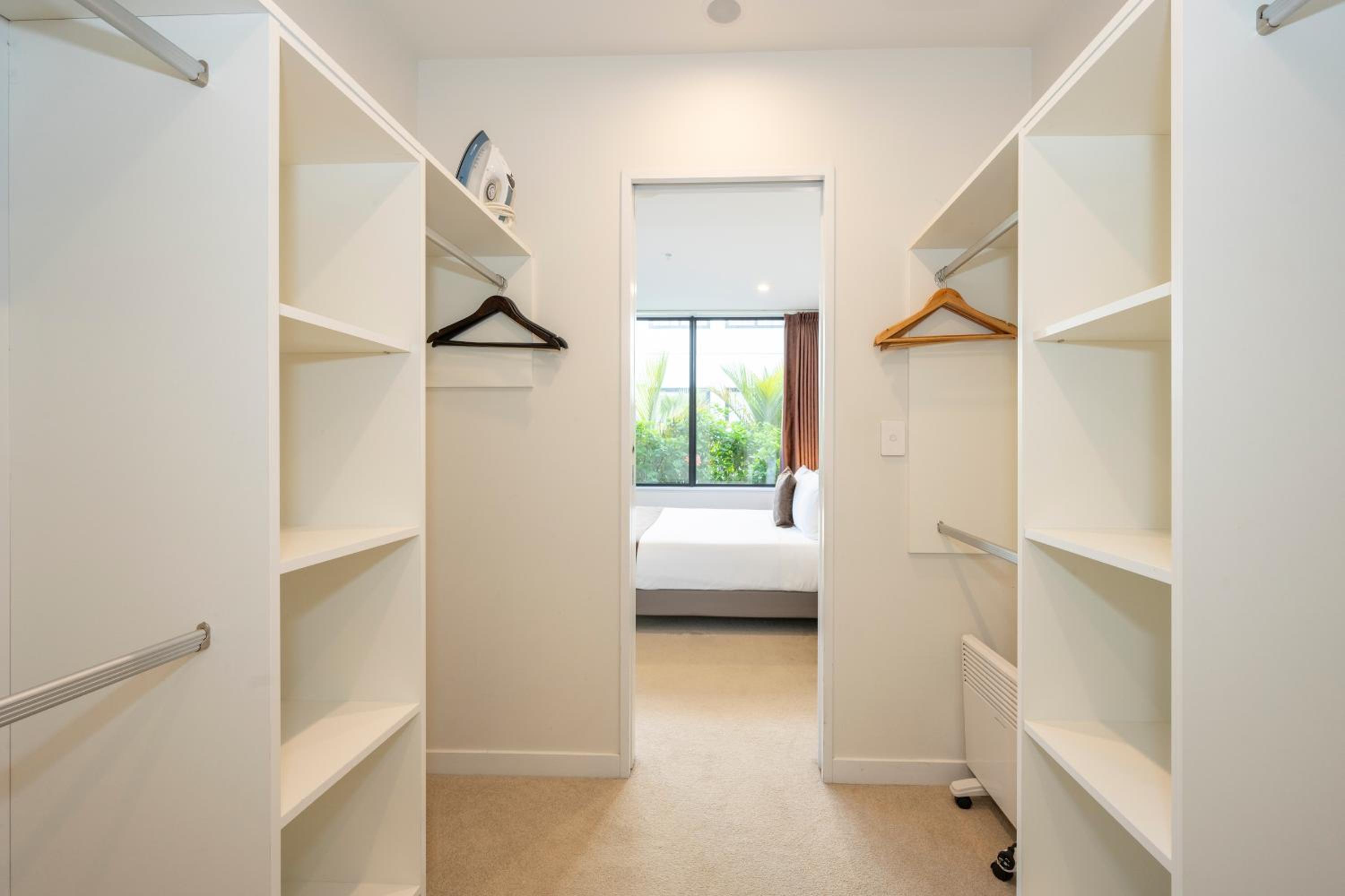 Deluxe Three Bedroom Suite with Free Secured Parking - Photo 15
