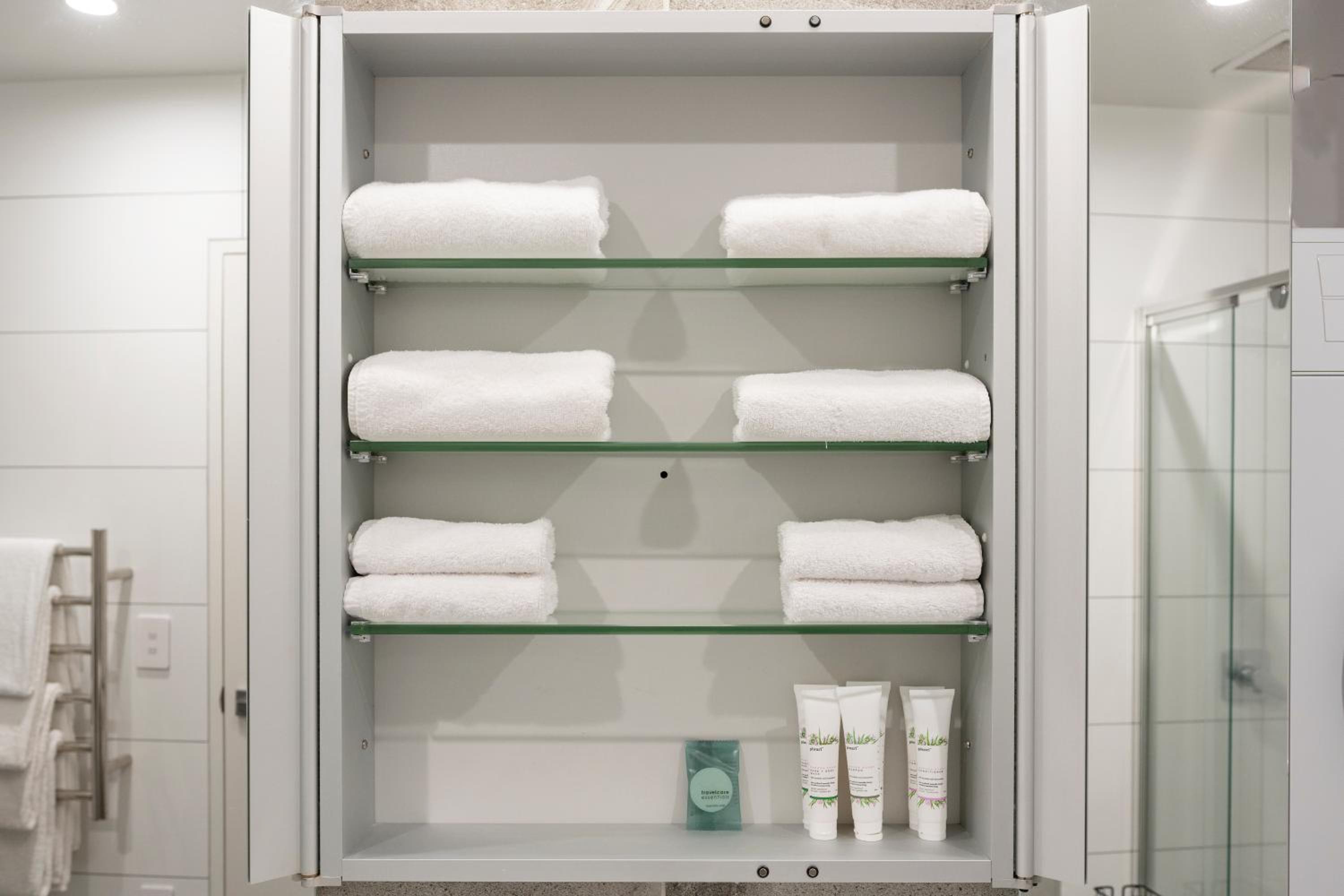 Standard Two Bedroom Suite with a free secure parking - Photo 13